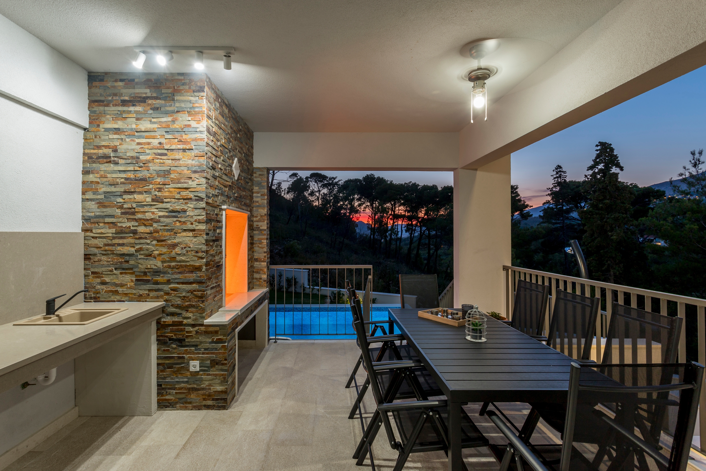 Four-bedroom house with terrace Tugare (Omiš) (K-20067) Four-bedroom house with terrace Tugare (Omiš) (K-20067)