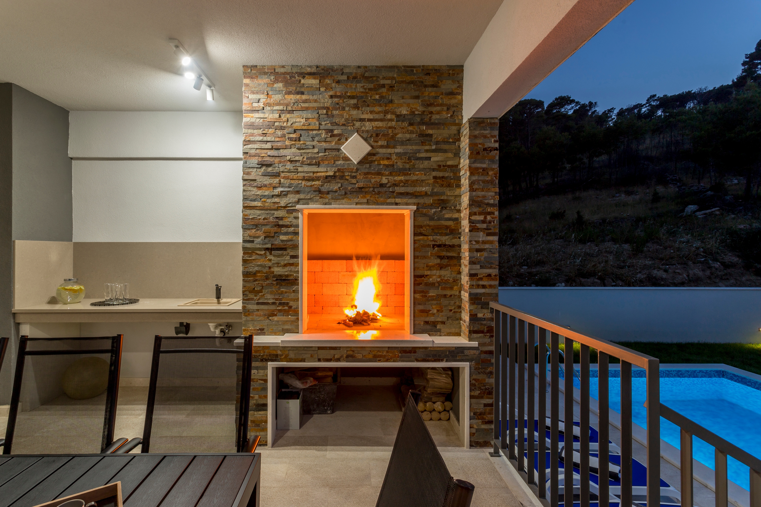 Four bedroom house with terrace Tugare, Omiš  K