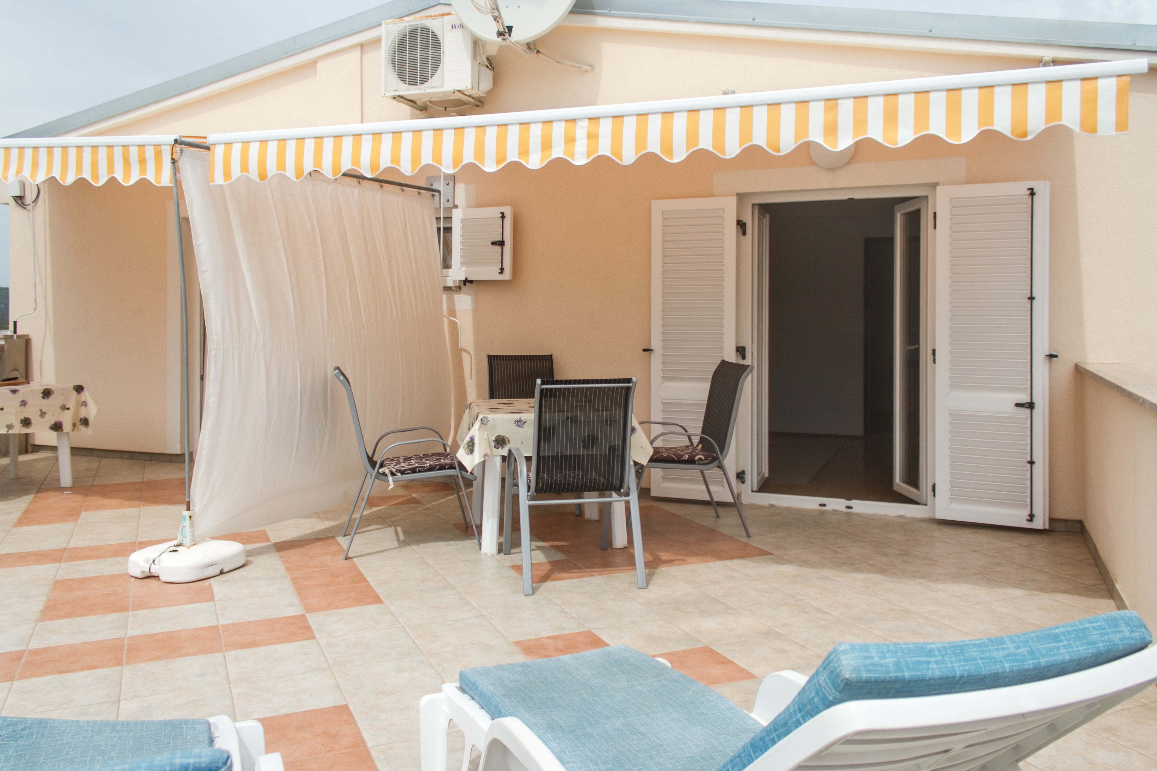 One bedroom apartment with terrace and sea view Punat (Krk) (A-20071-b)