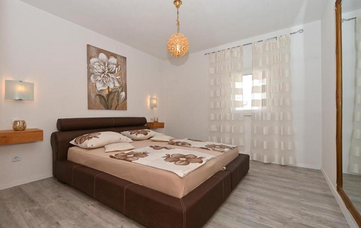 Two bedroom apartment with terrace Mavarštica, Čiovo  A-b