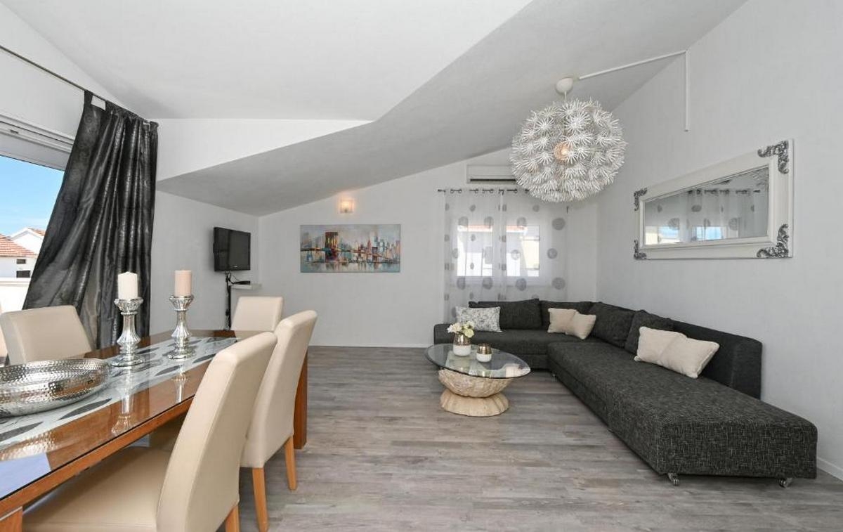Two bedroom apartment with terrace and sea view Mavarštica, Čiovo  A-c