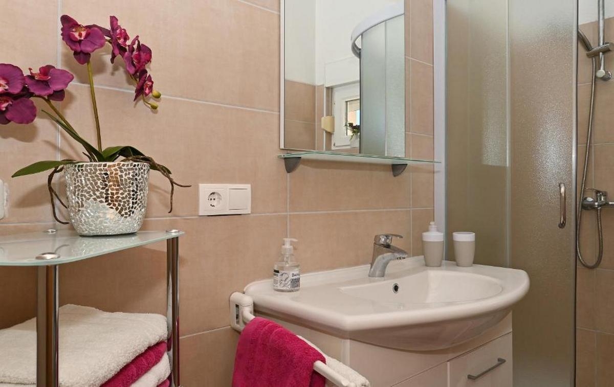 One bedroom apartment with balcony Mavarštica, Čiovo  A-d