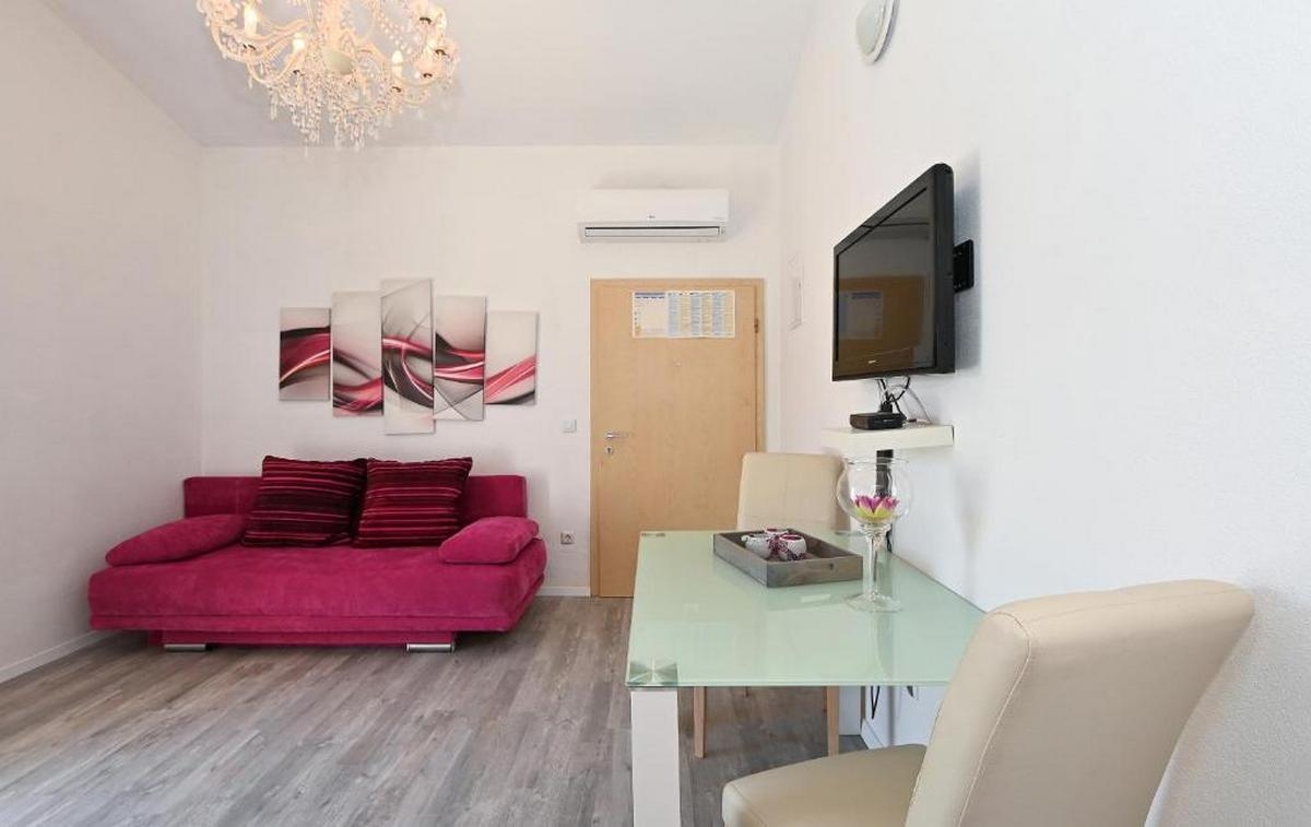 One bedroom apartment with balcony Mavarštica, Čiovo  A-d