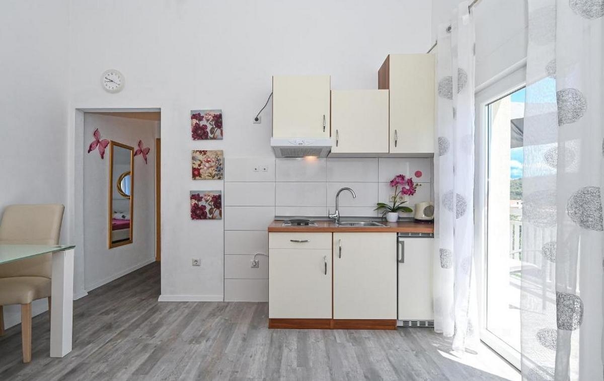 One bedroom apartment with balcony Mavarštica, Čiovo  A-d