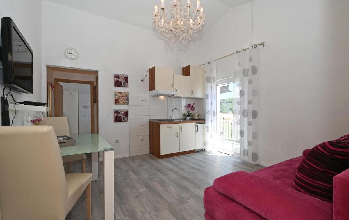 One bedroom apartment with balcony Mavarštica, Čiovo  A-d