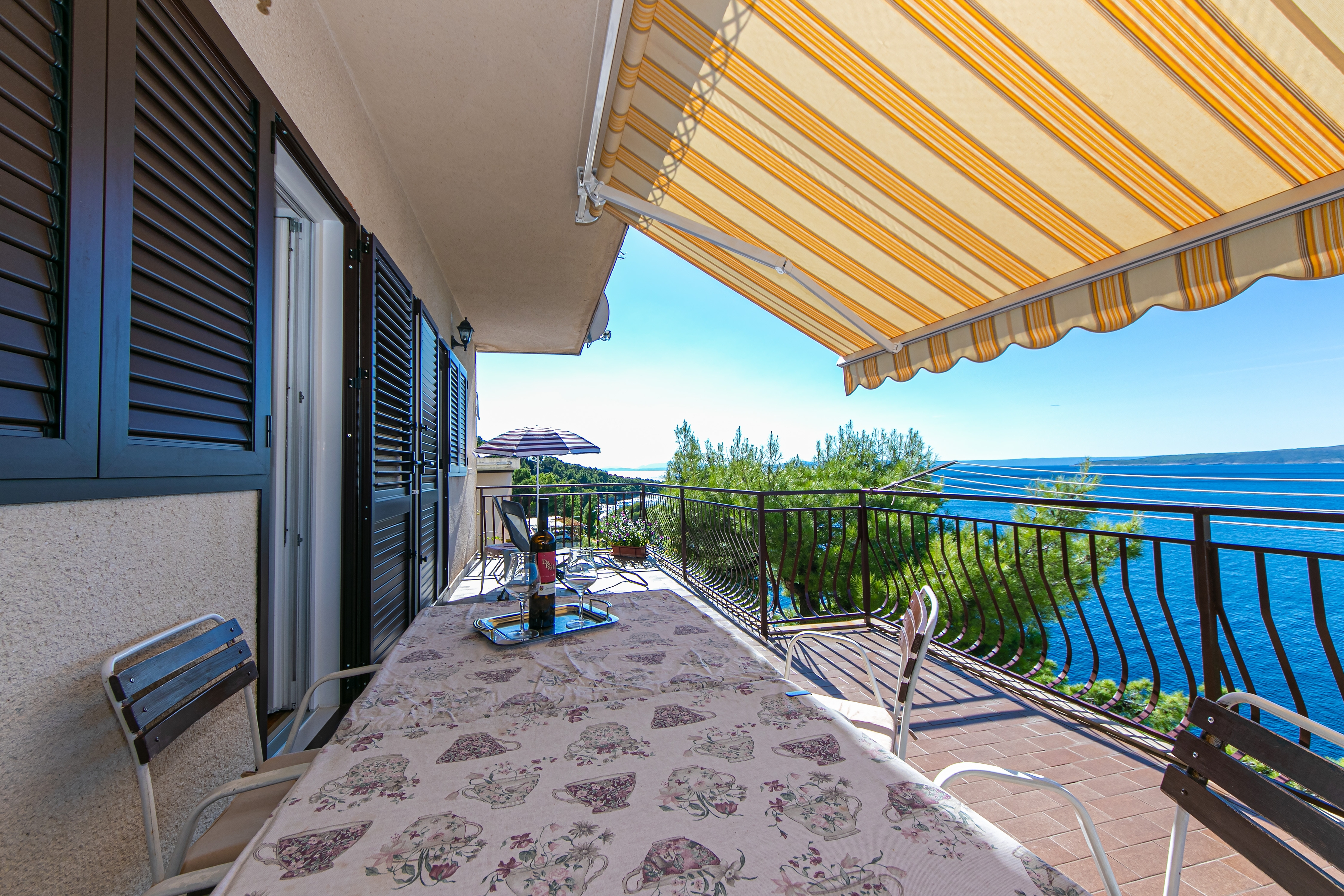 Three bedroom apartment with terrace and sea view Brela, Makarska  A-a