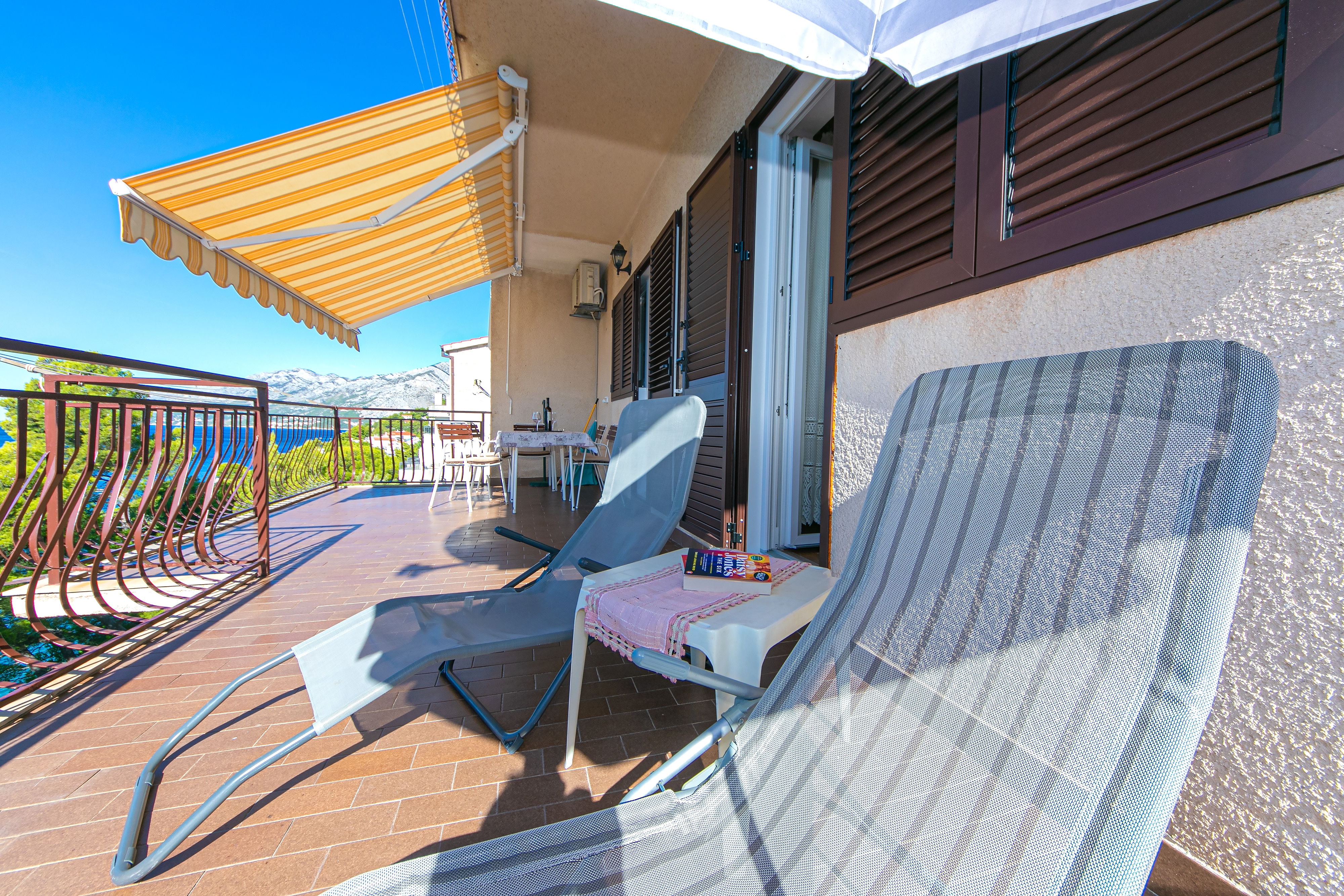 Three bedroom apartment with terrace and sea view Brela, Makarska  A-a