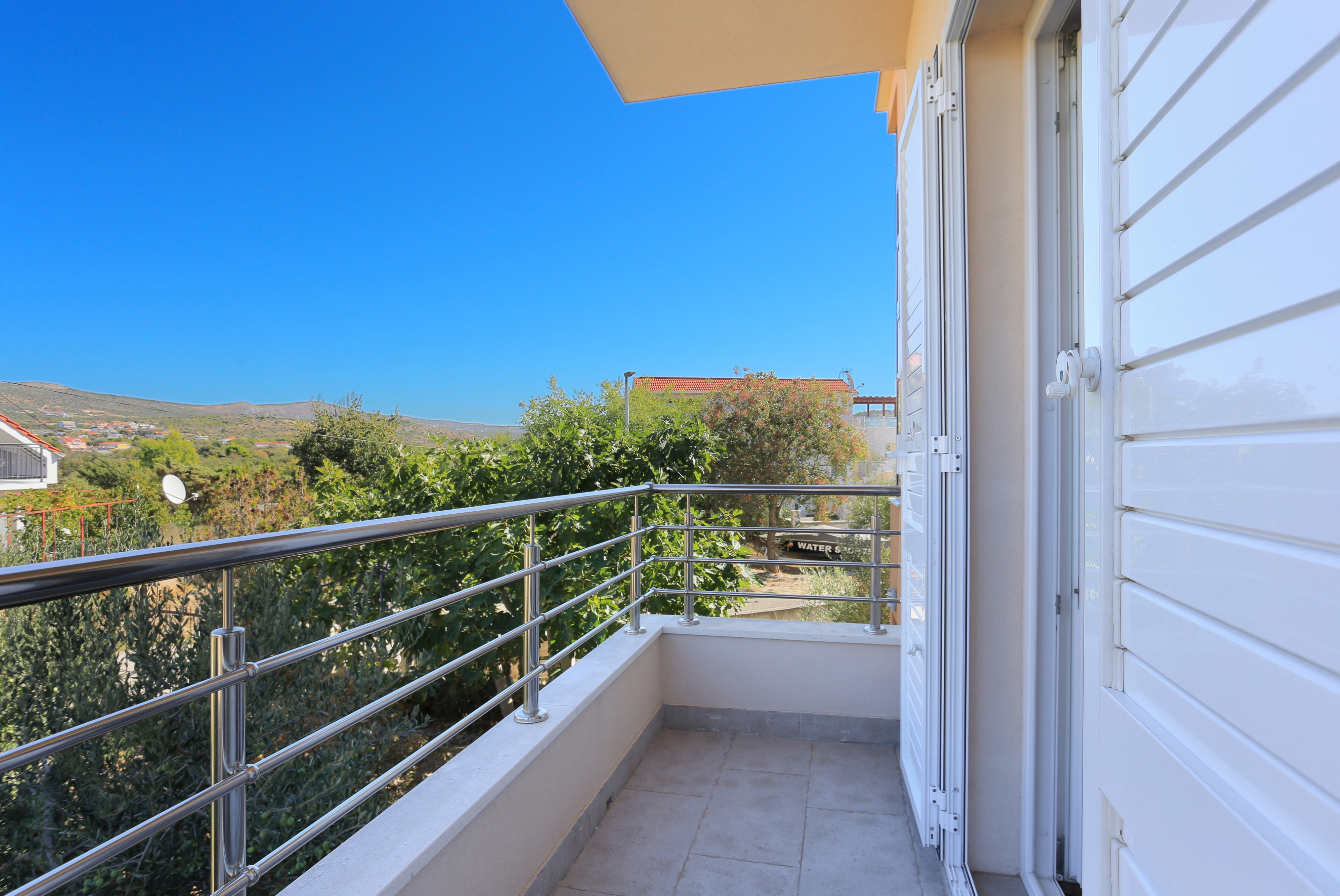 Three bedroom apartment with terrace and sea view Rogoznica  A-a