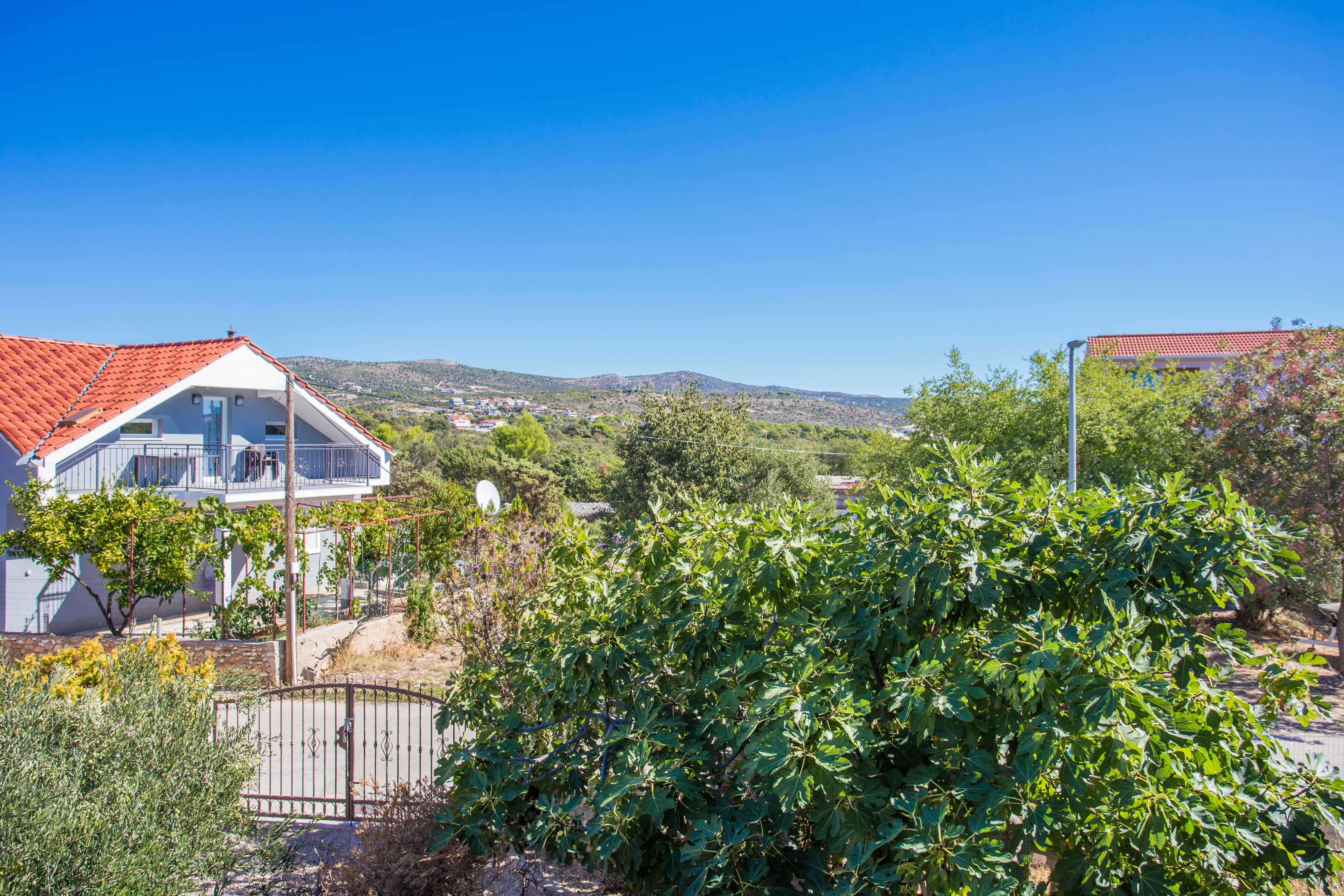 Three bedroom apartment with terrace and sea view Rogoznica  A-a