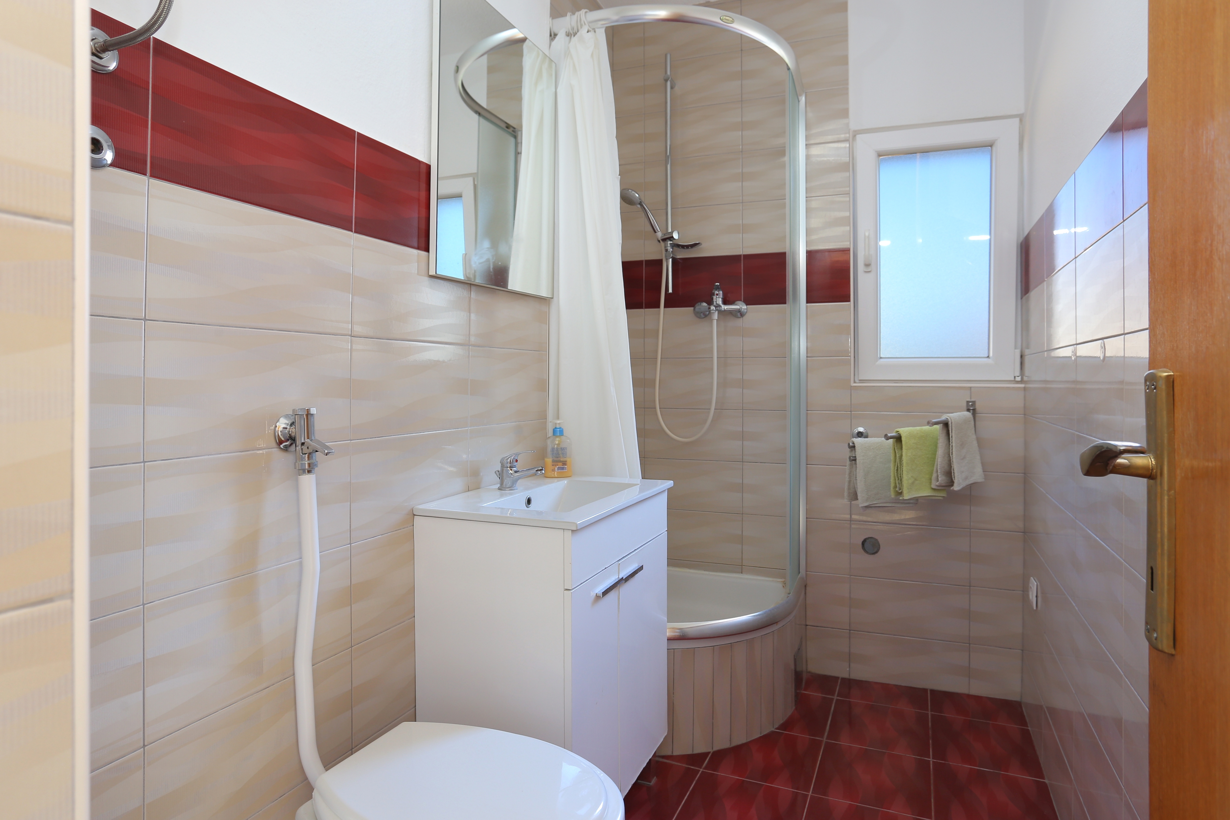 Three bedroom apartment with terrace and sea view Rogoznica  A-a