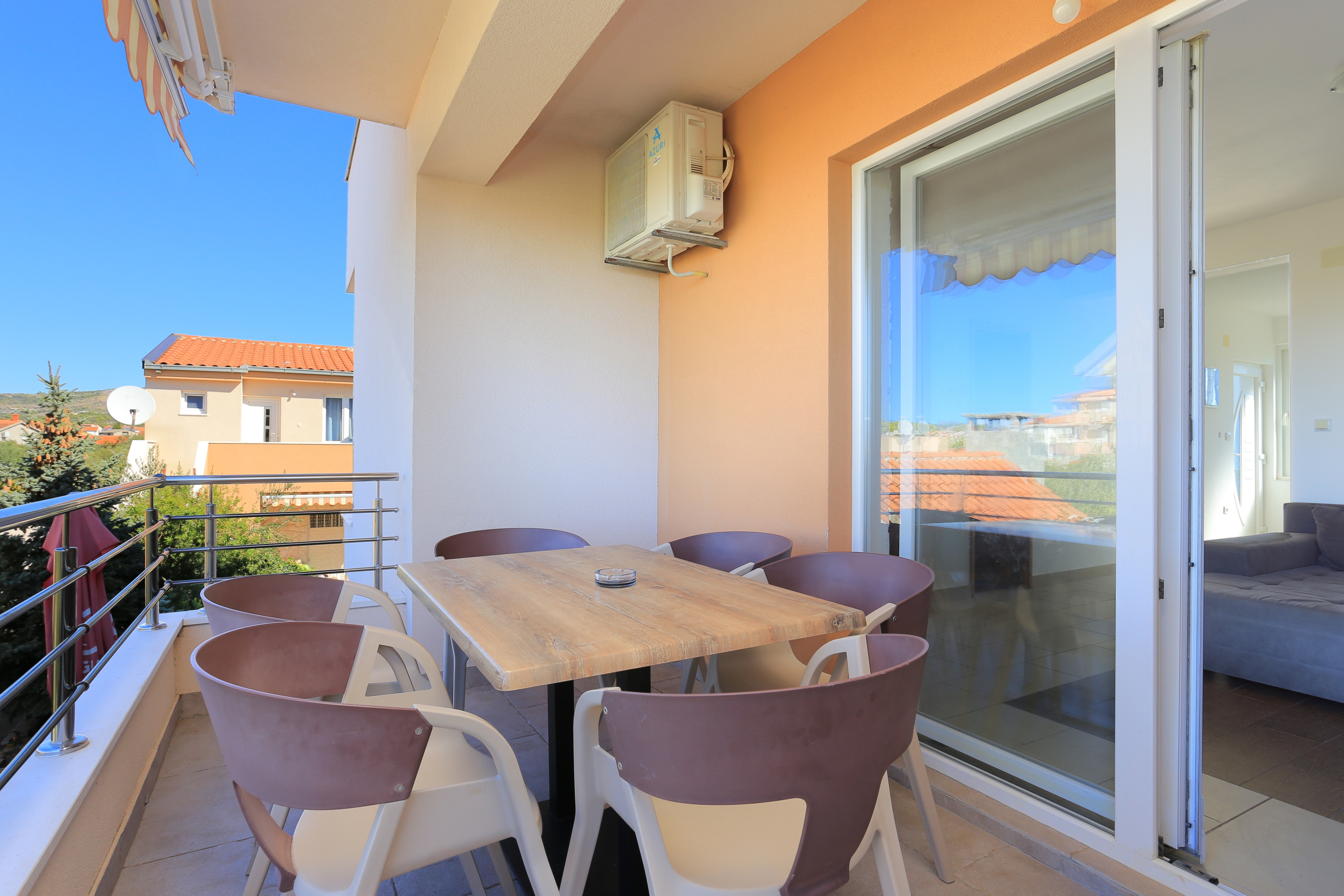 Three bedroom apartment with terrace and sea view Rogoznica  A-a