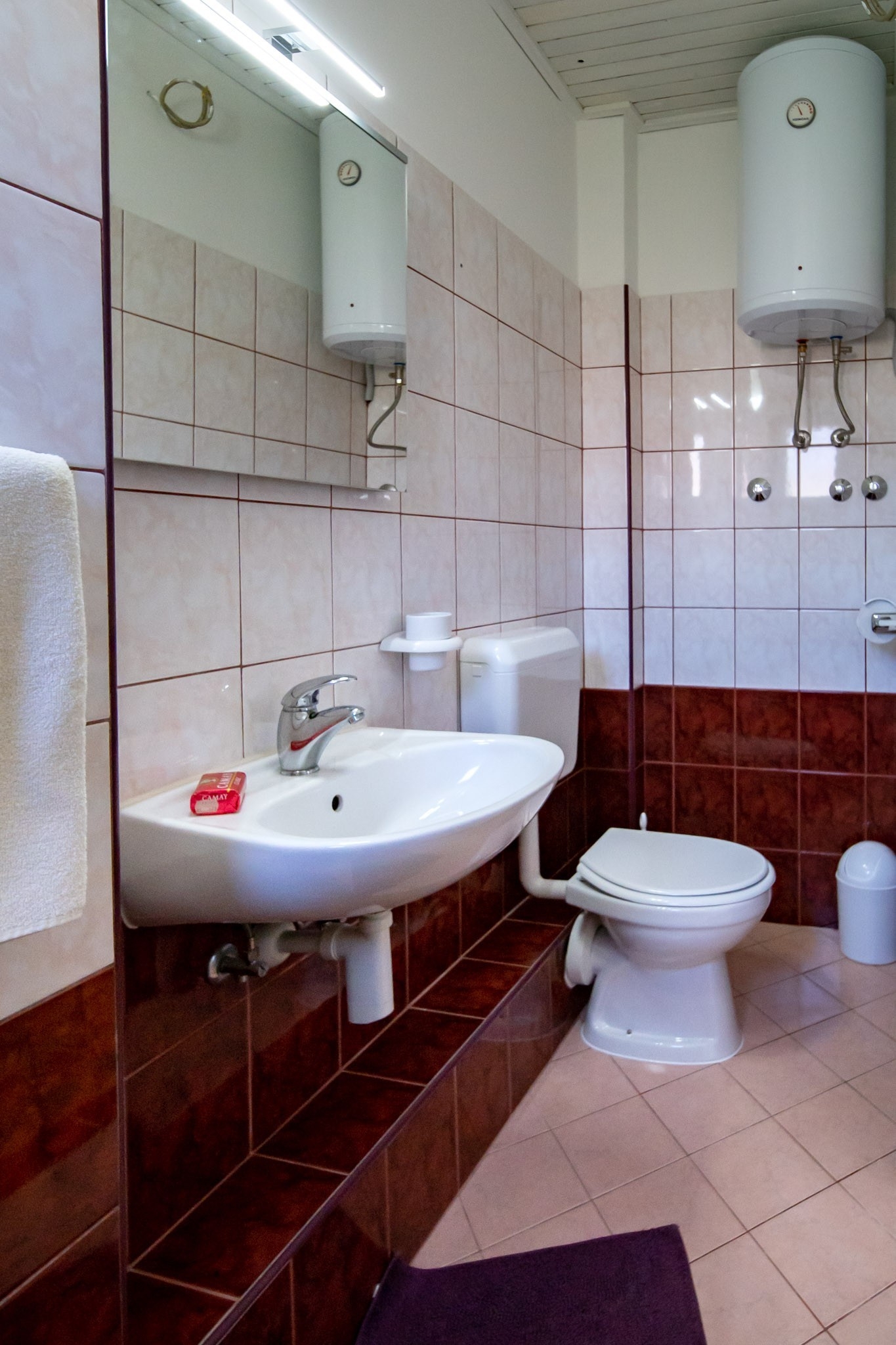 One bedroom apartment near beach Banjol, Rab  A-a