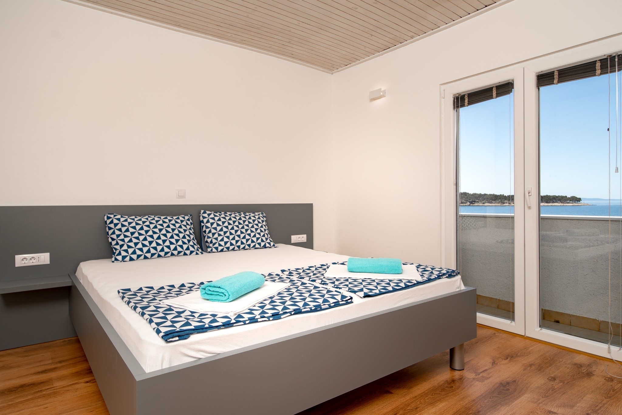 One bedroom apartment near beach Banjol, Rab  A-a