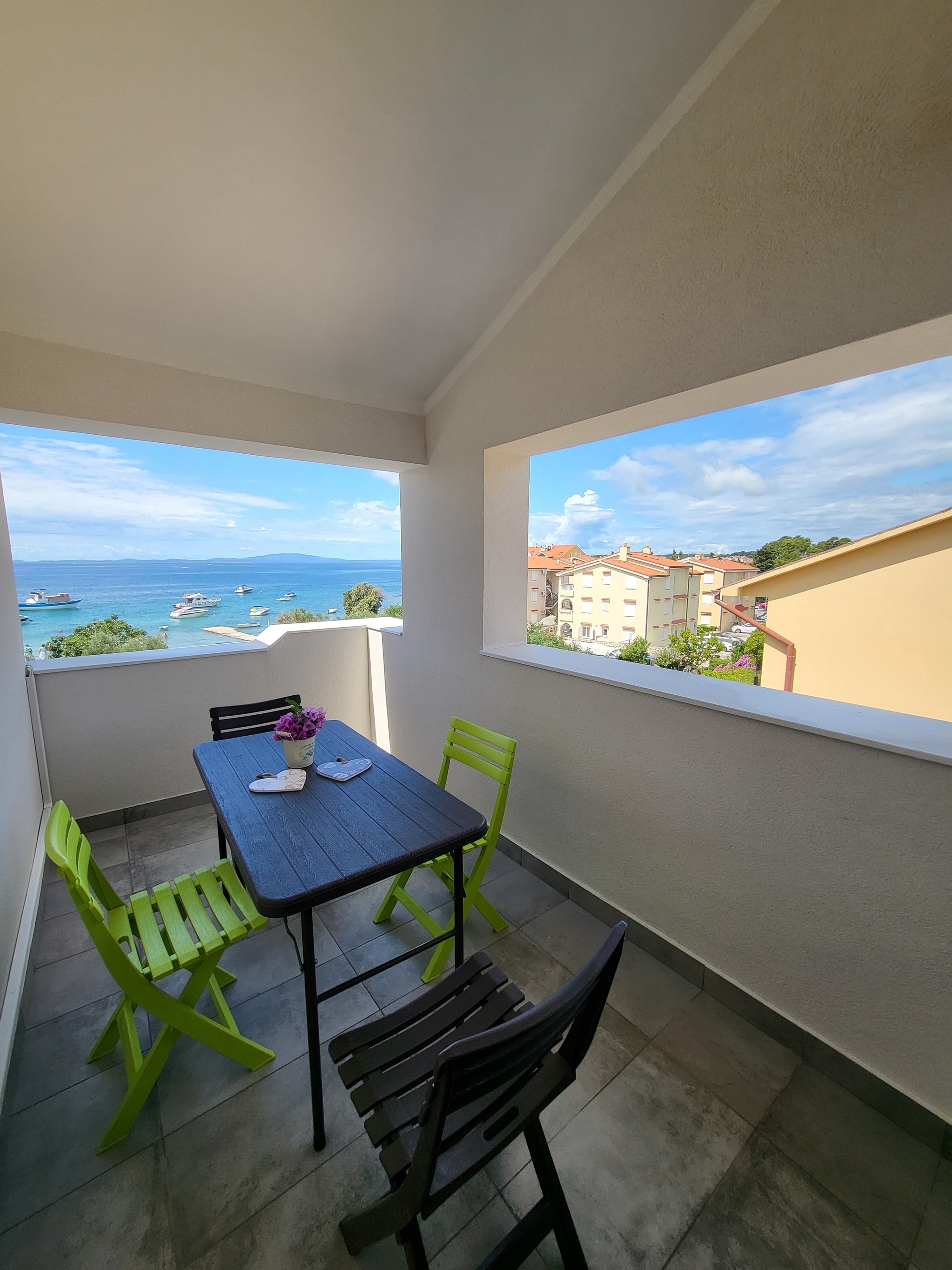 One bedroom apartment near beach Banjol, Rab  A-a