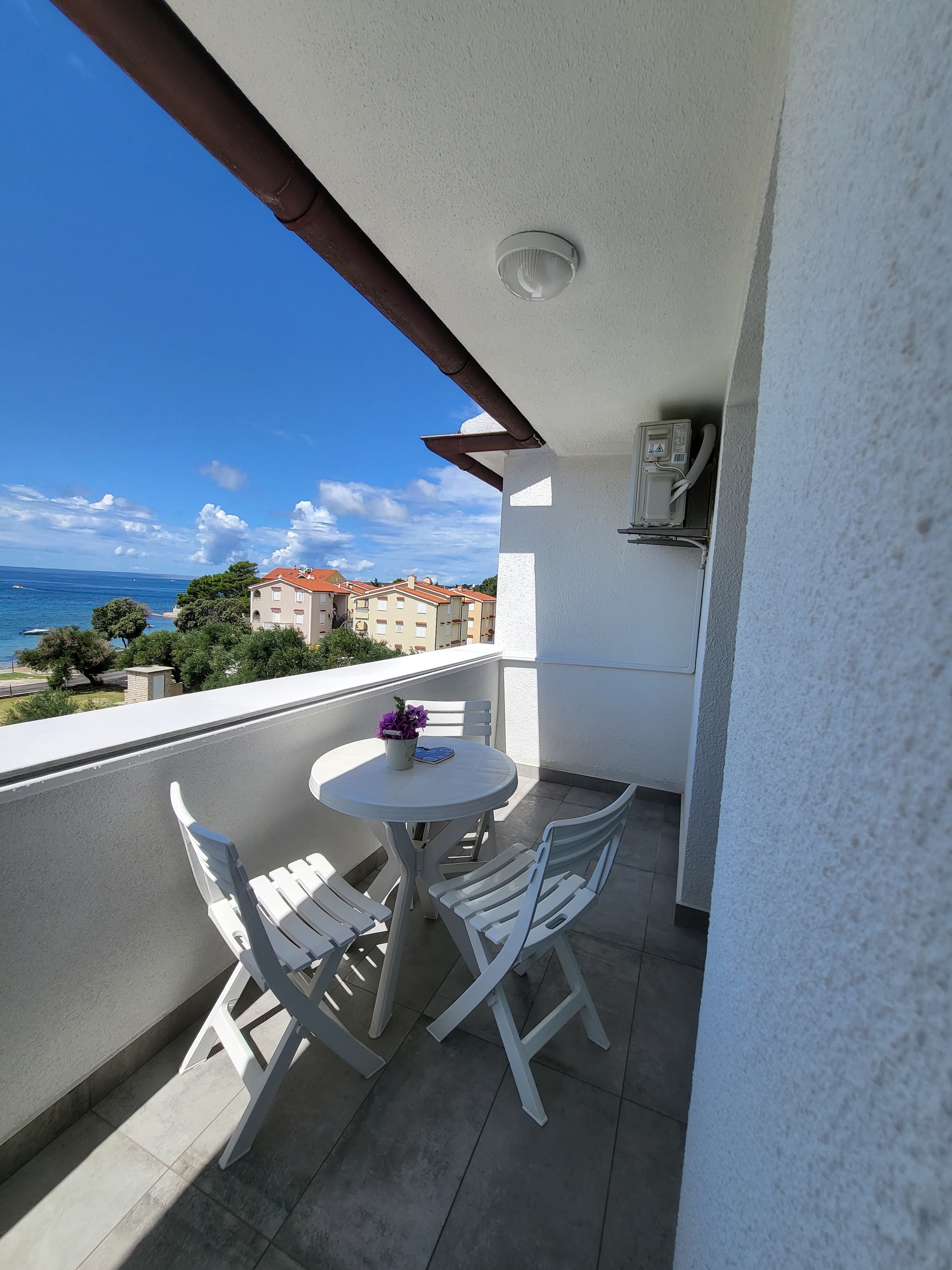 One bedroom apartment near beach Banjol, Rab  A-b