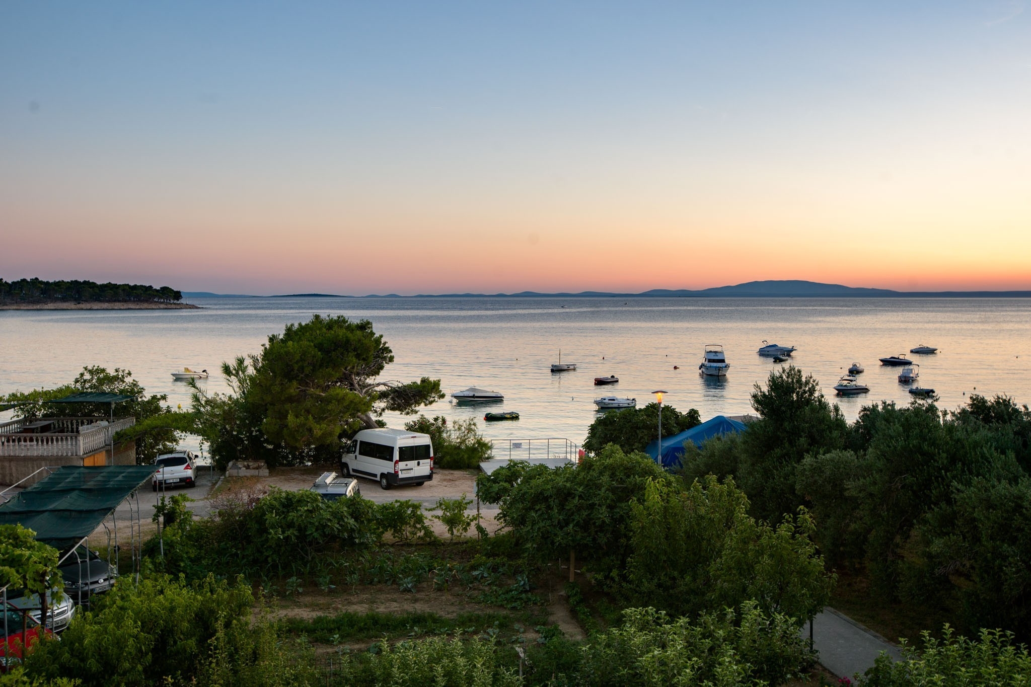 One bedroom apartment near beach Banjol, Rab  A-b