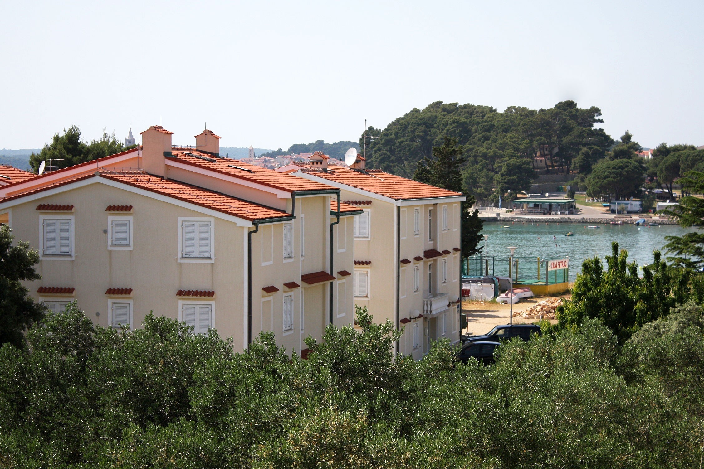One bedroom apartment near beach Banjol, Rab  A-b