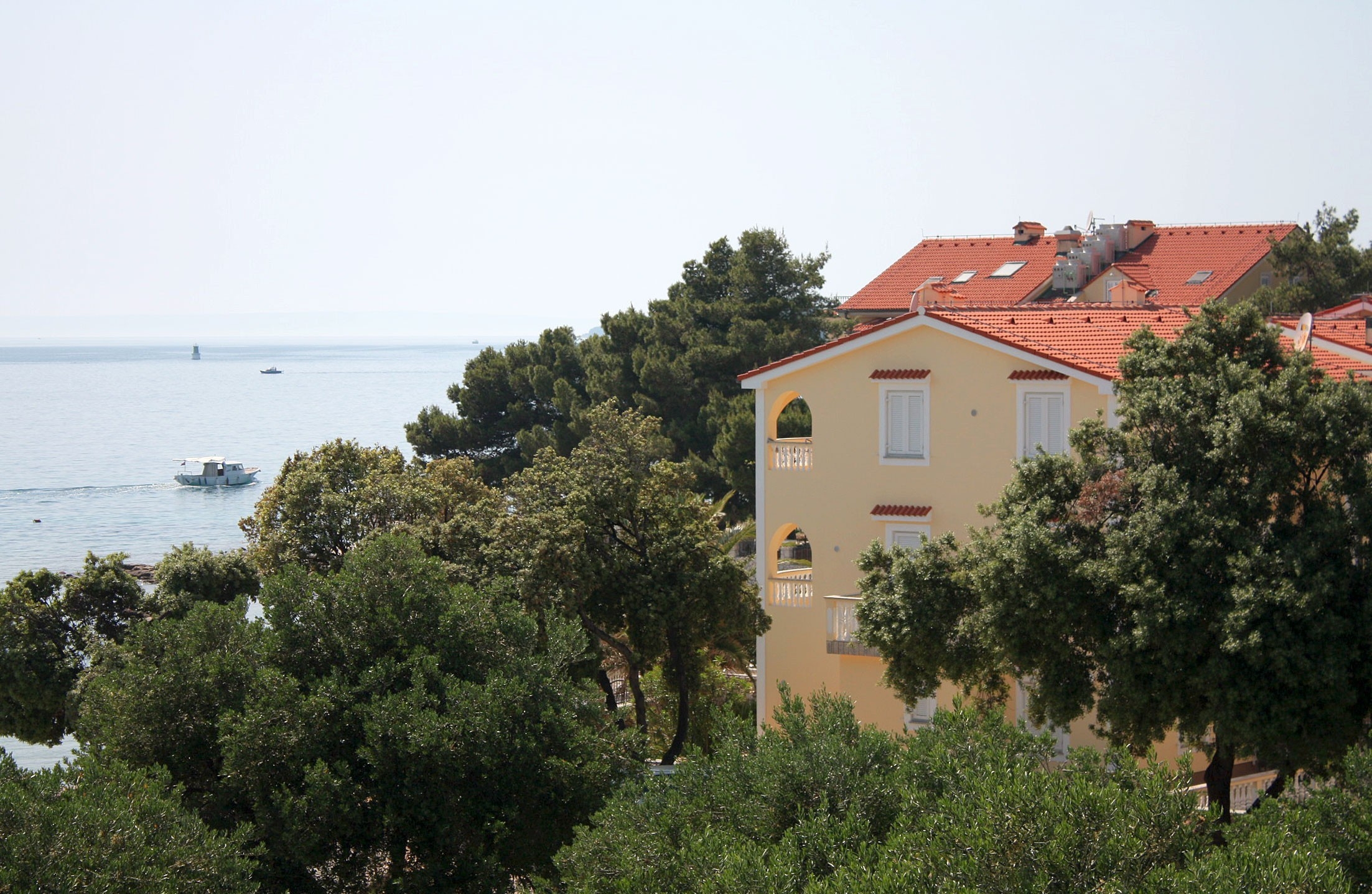 One bedroom apartment near beach Banjol, Rab  A-b