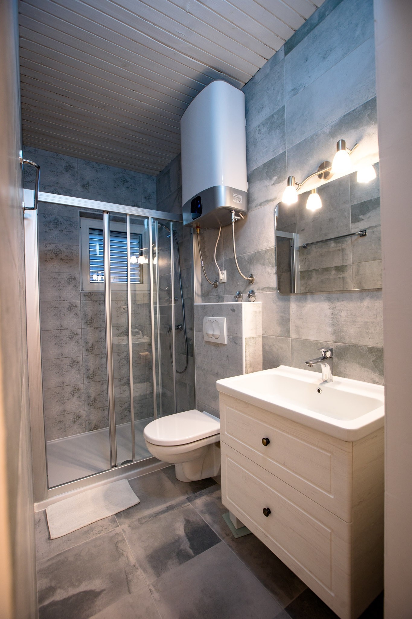 One bedroom apartment near beach Banjol, Rab  A-b