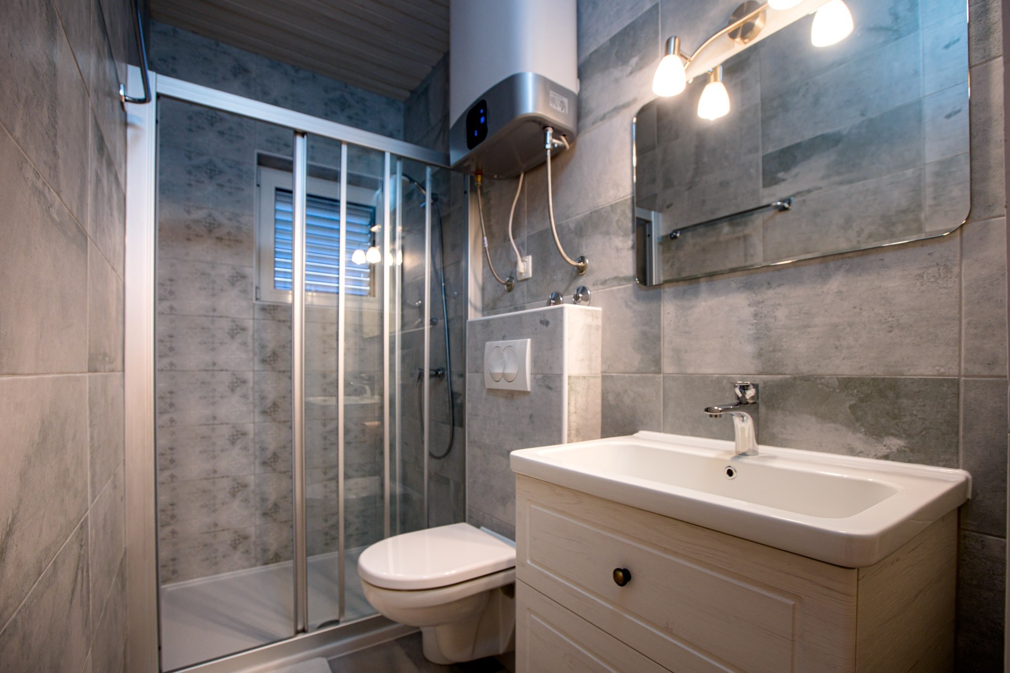 One bedroom apartment near beach Banjol, Rab  A-b