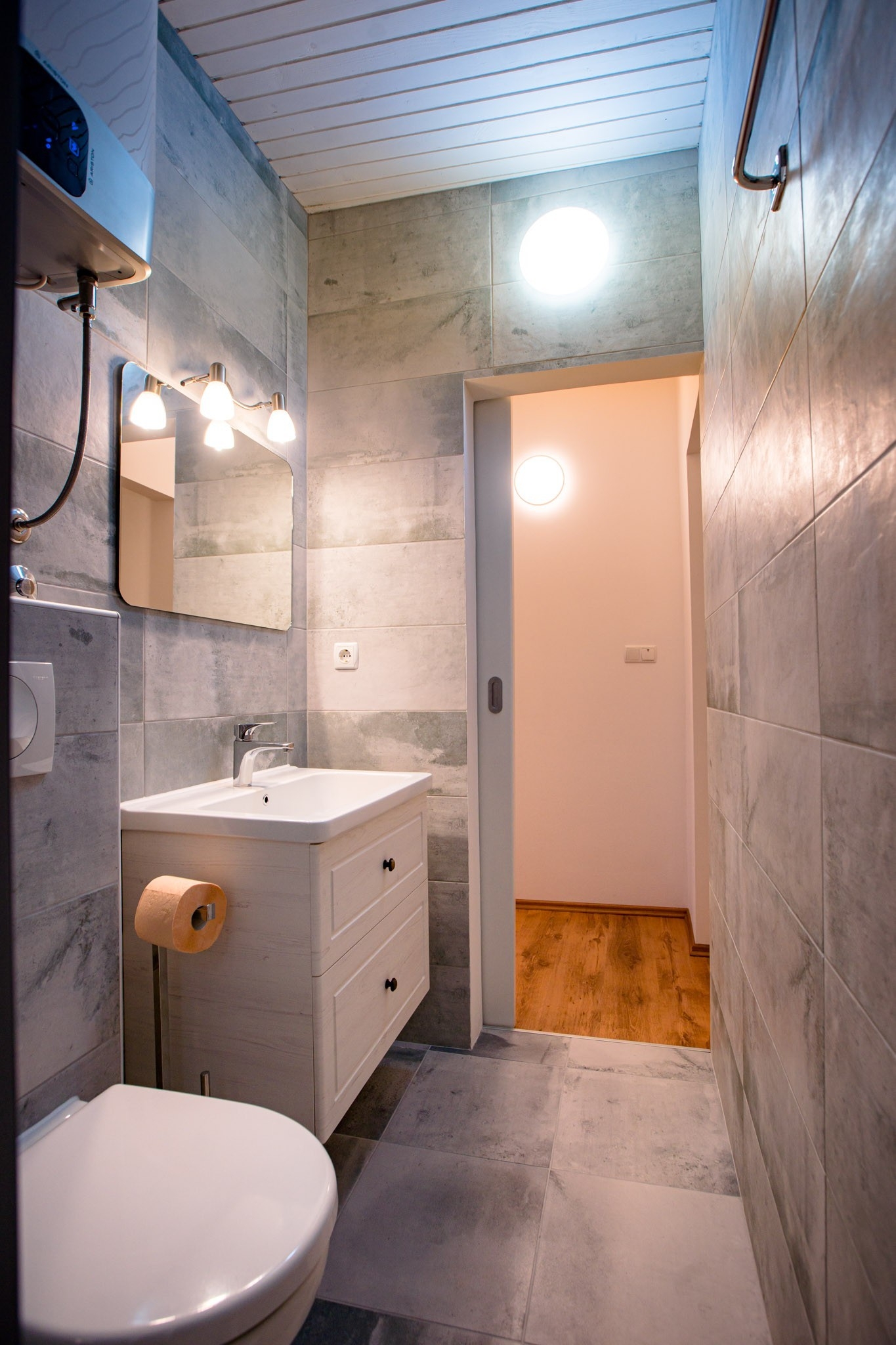 One bedroom apartment near beach Banjol, Rab  A-b