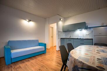 Banjol, Eetkamer in the apartment, air condition available, (pet friendly) en WiFi.