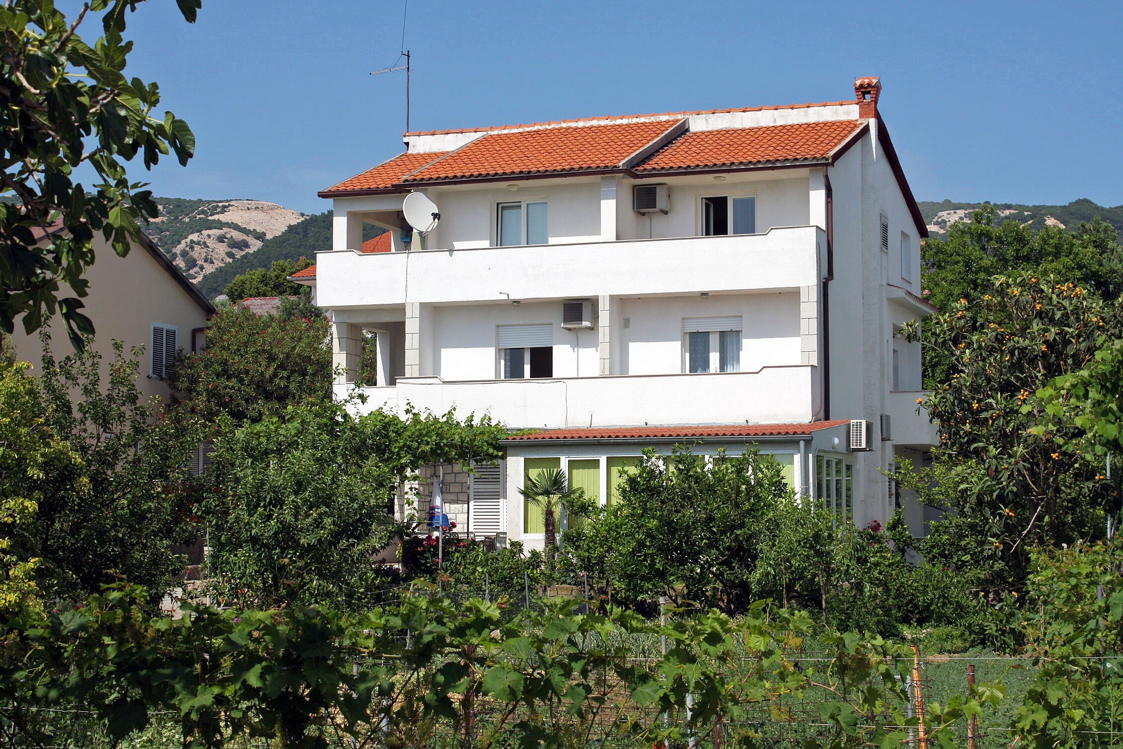 One bedroom apartment near beach Banjol, Rab (A-2008-b) One bedroom apartment near beach Banjol, Rab (A-2008-b)