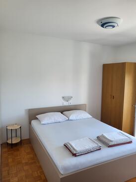 Banjol, Chambre dans l’hébergement en type room, climatisation disponible, animaux acceptés et WiFi.