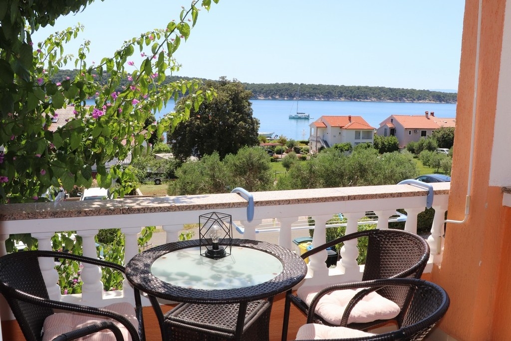 One bedroom apartment with terrace and sea view Barbat, Rab (A-20080-b) One bedroom apartment with terrace and sea view Barbat, Rab (A-20080-b)
