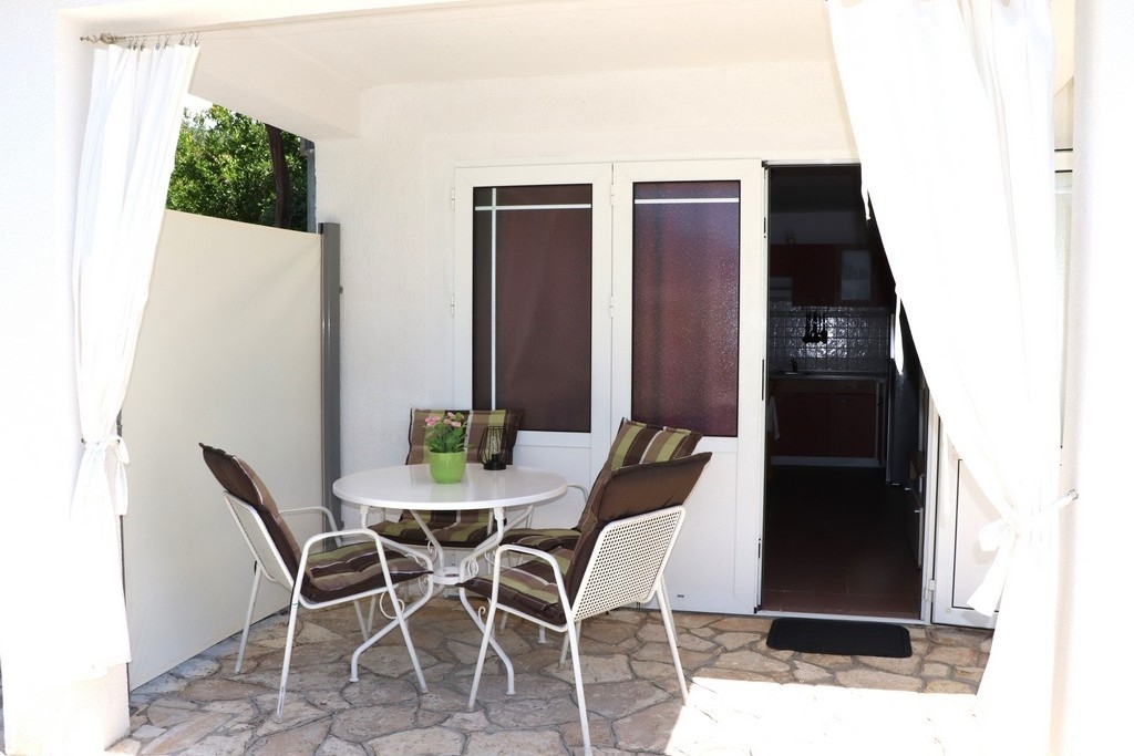 One bedroom apartment with terrace and sea view Barbat, Rab (A-20080-e) One bedroom apartment with terrace and sea view Barbat, Rab (A-20080-e)