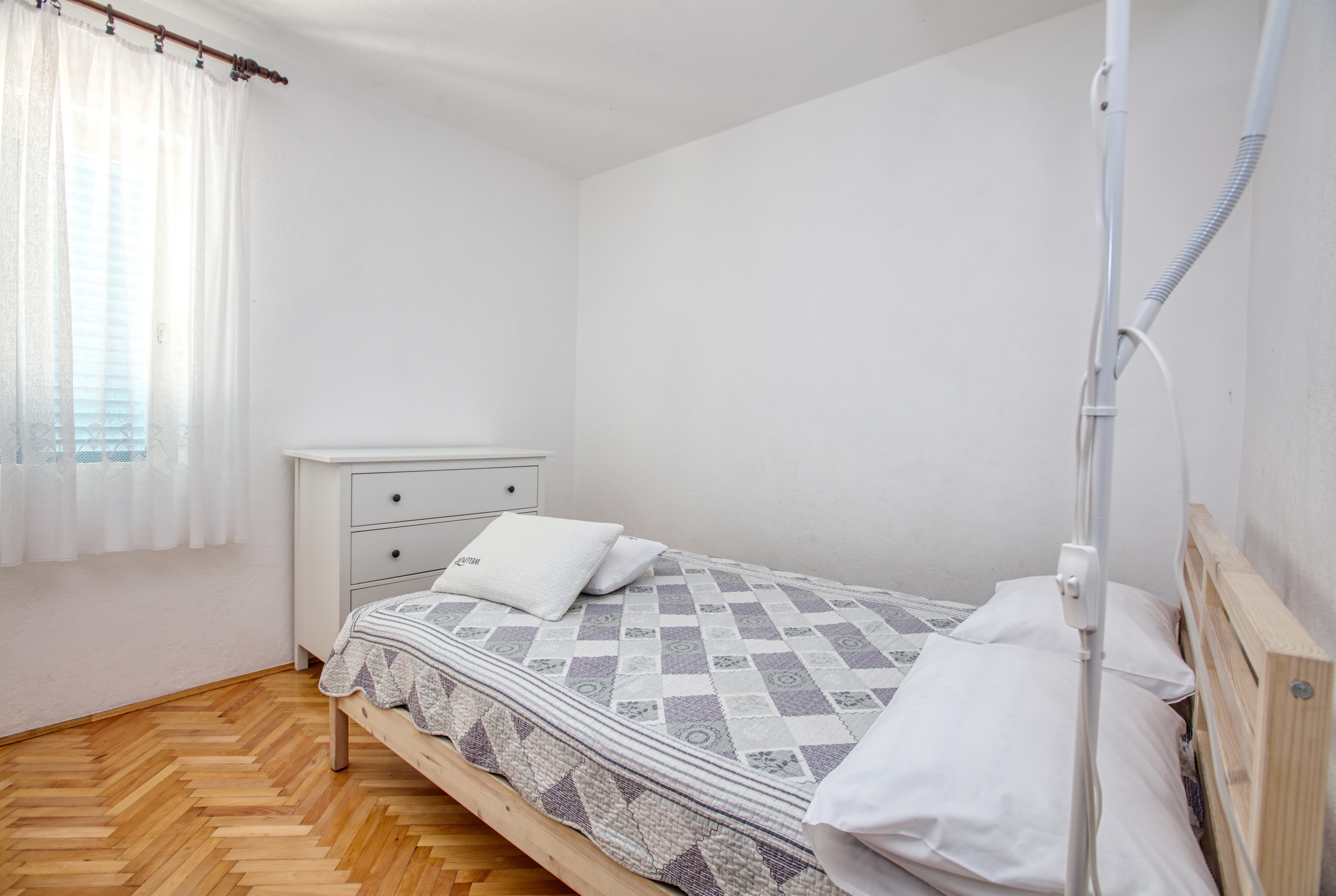 One bedroom apartment near beach Žaborić, Šibenik  A-b