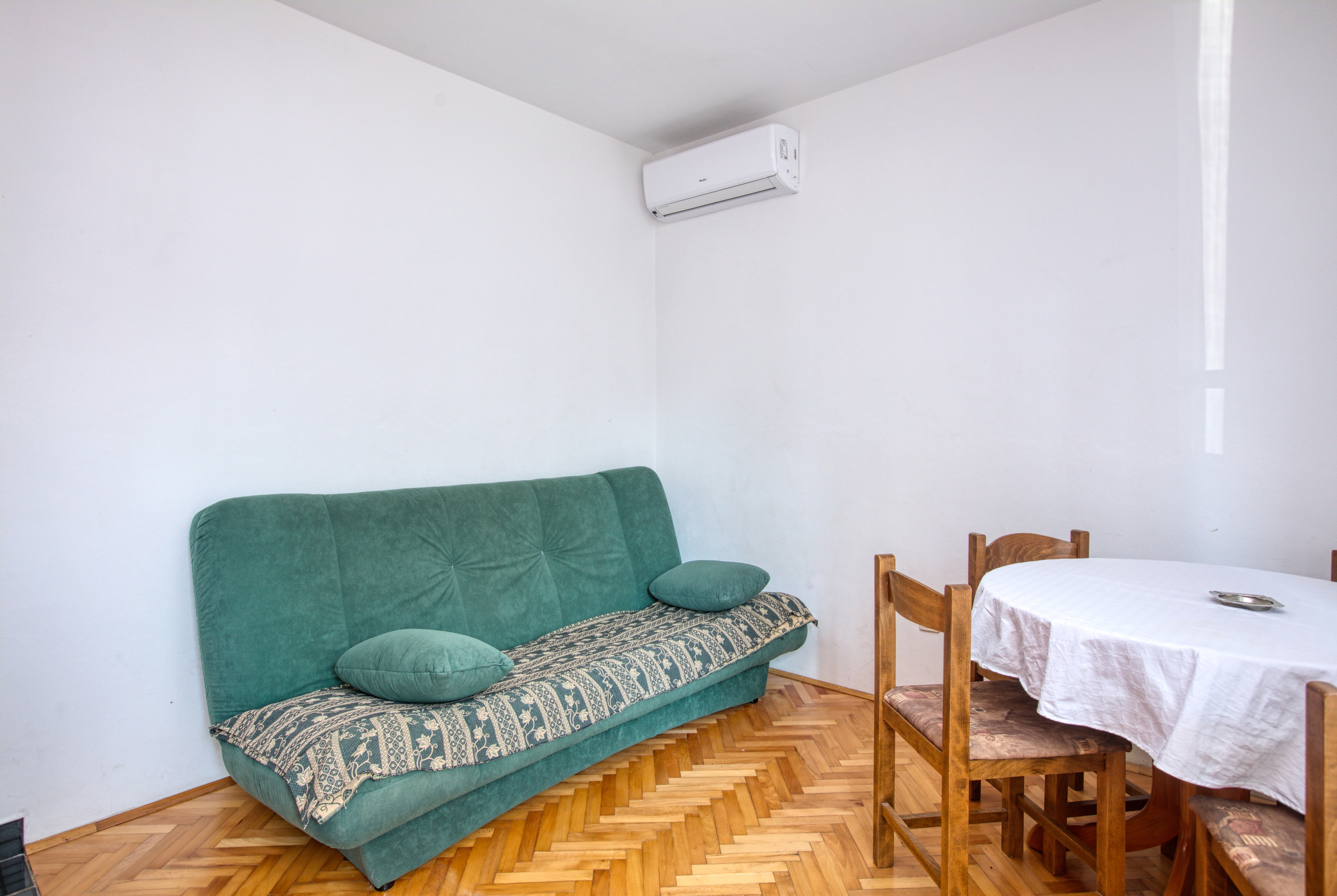 One bedroom apartment near beach Žaborić, Šibenik  A-c