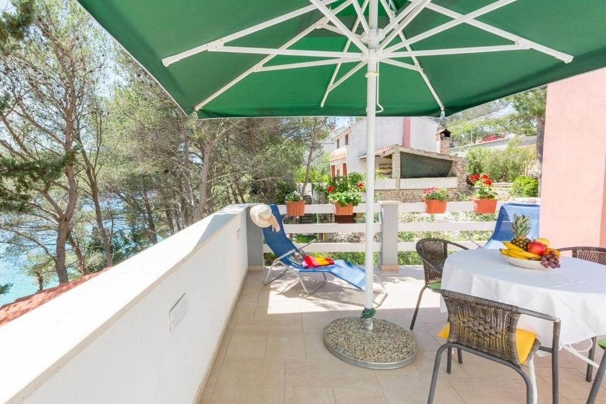 Two bedroom apartment near beach Cove Osibova, Brač  A-a