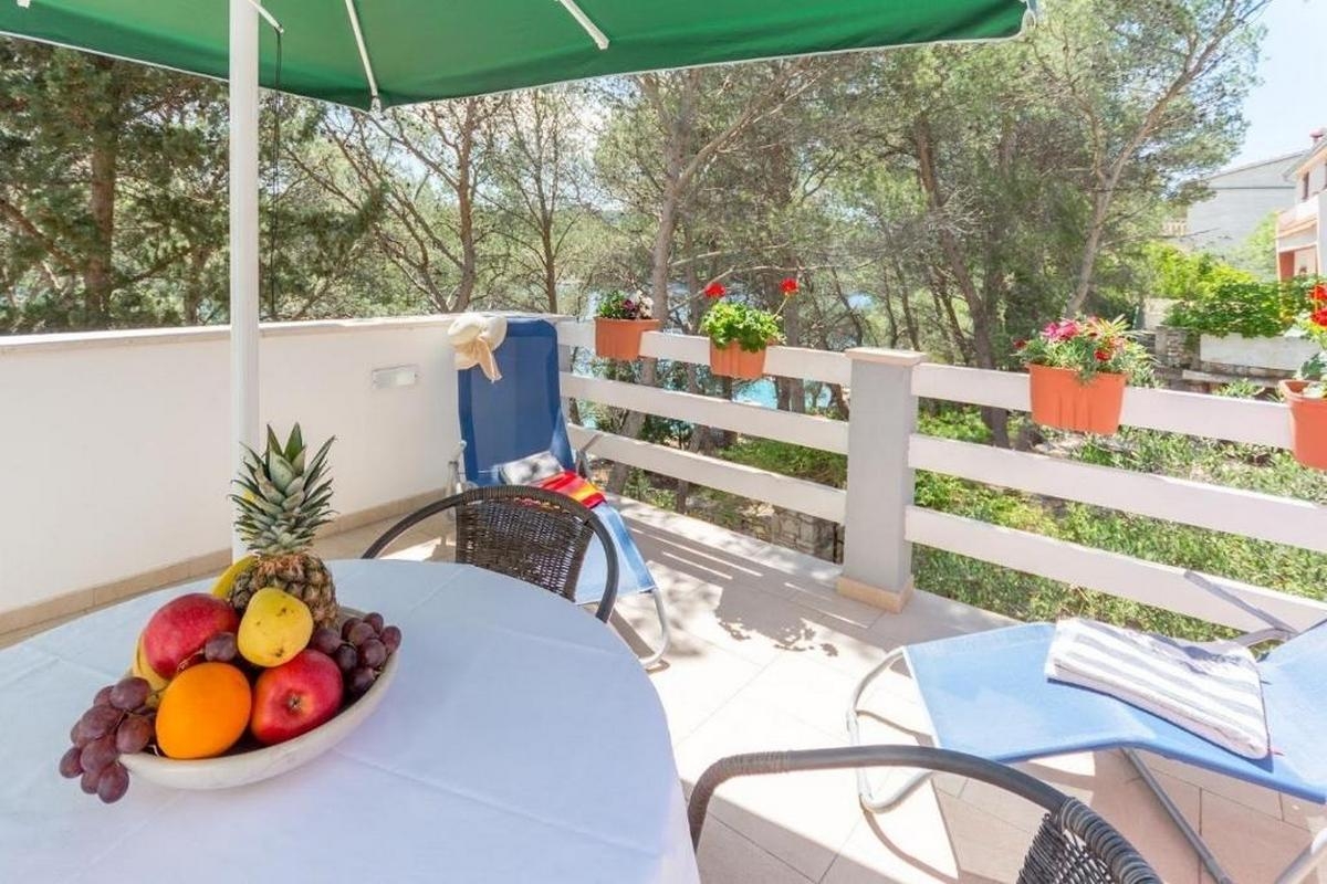 Two bedroom apartment near beach Cove Osibova, Brač  A-a