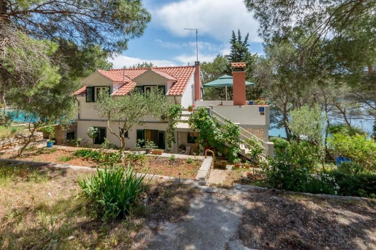 Two bedroom apartment near beach Cove Osibova, Brač (A-20093-a)