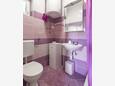 Ванная комната 1 Novi Vinodolski, Ванная комната 1 в размещении типа apartment, WiFi.