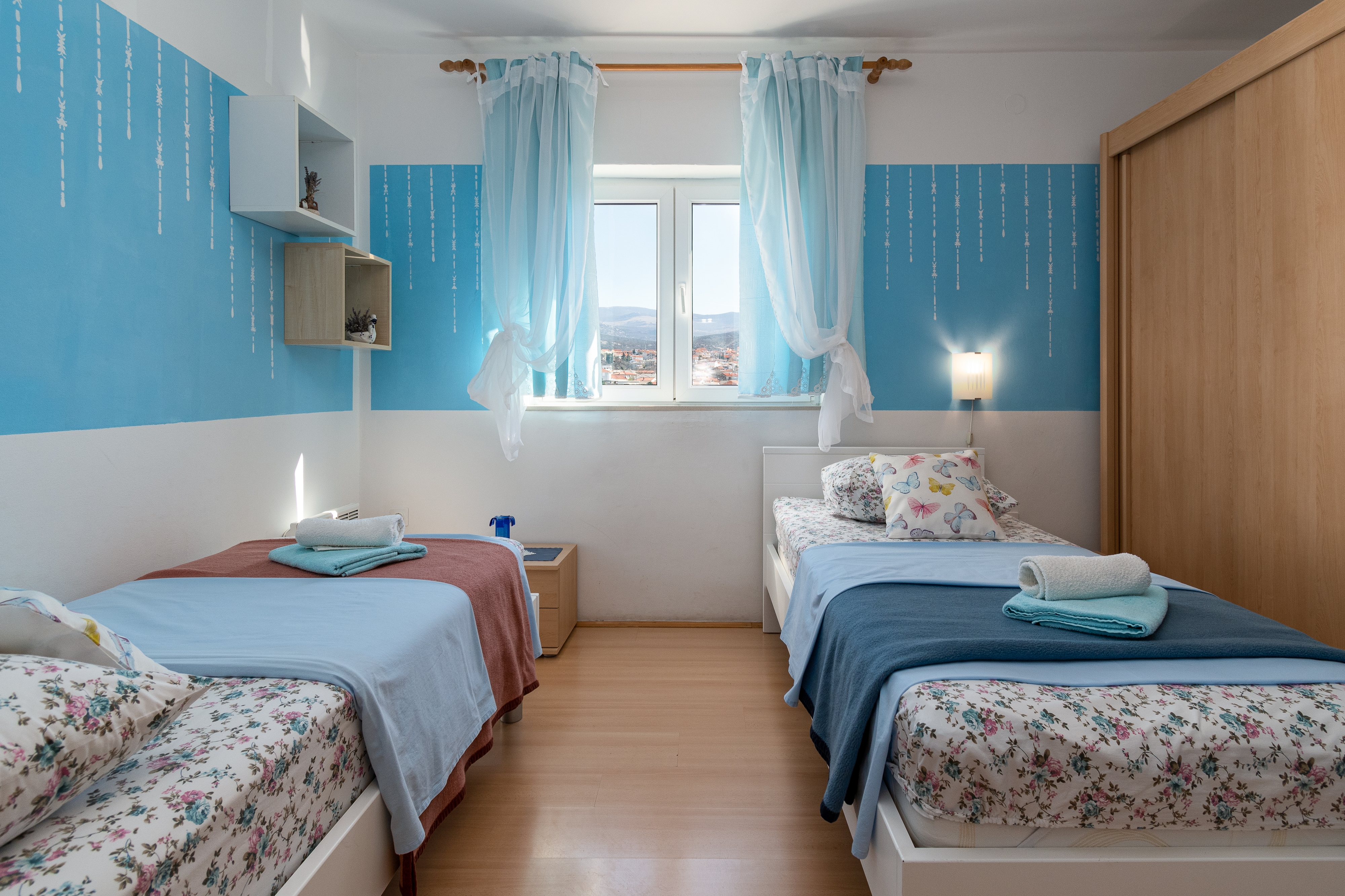 Two bedroom apartment with terrace and sea view Novi Vinodolski  A-a