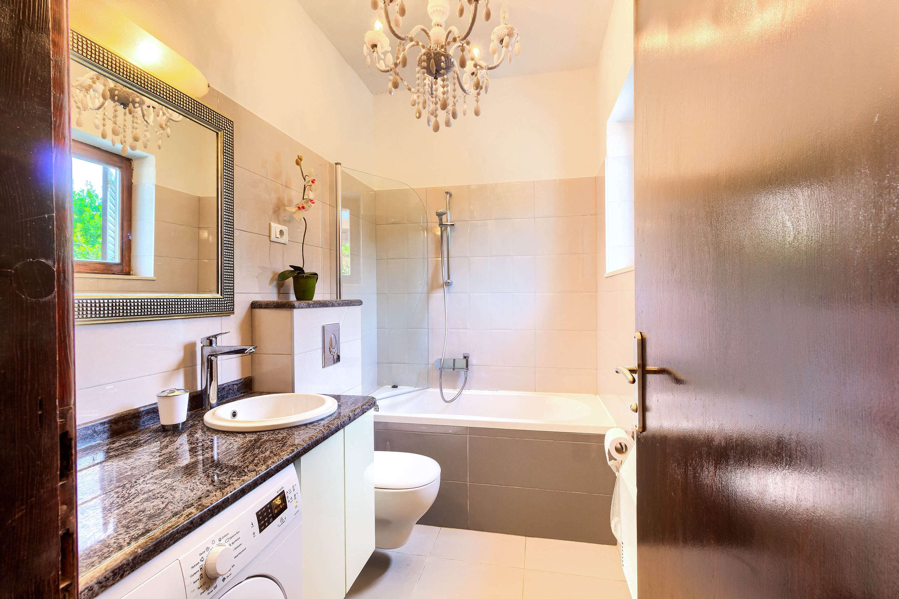 Dvosobni apartman uz plažu Rogoznica  A-a