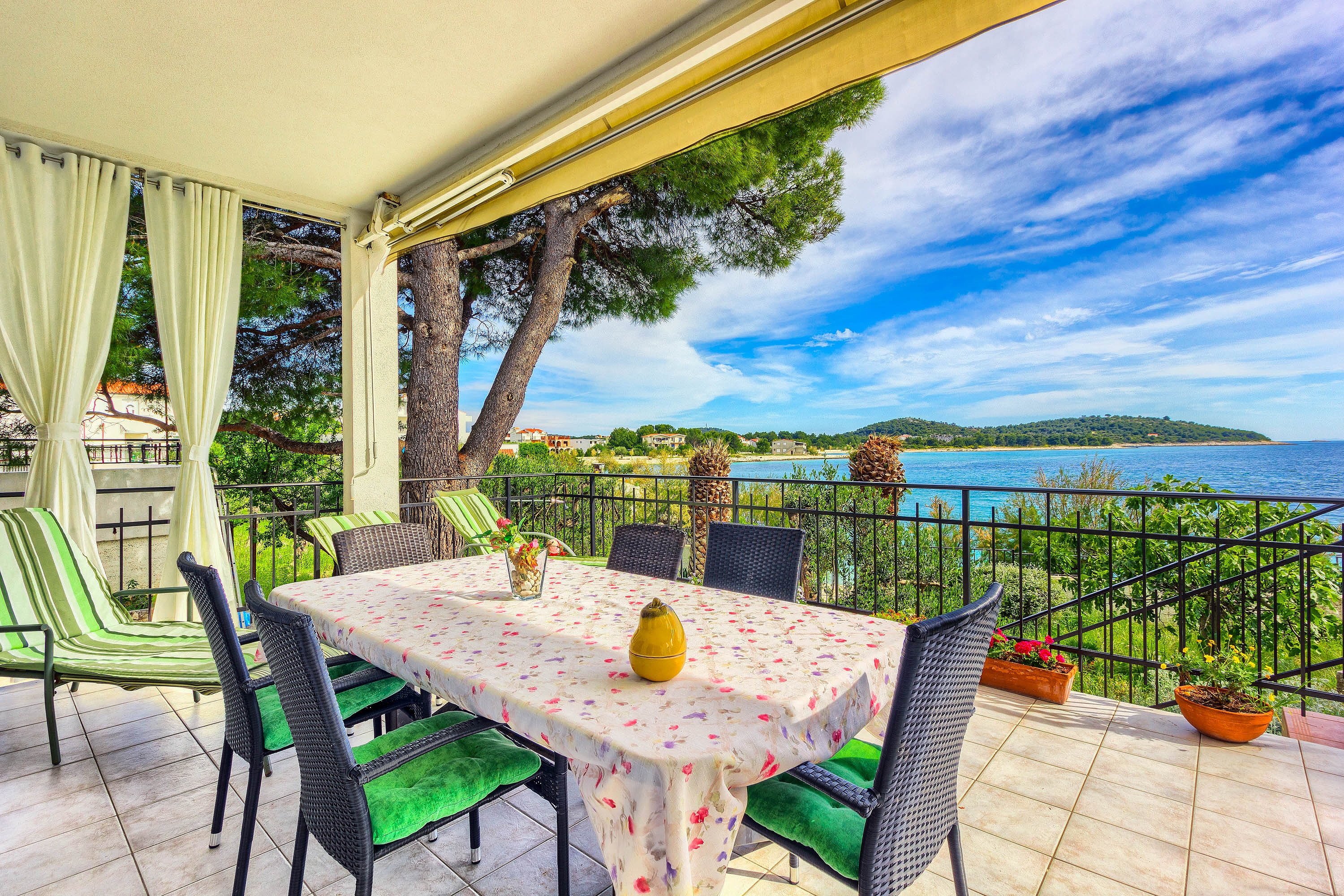 Two bedroom apartment near beach Rogoznica (A-2010-a) Two bedroom apartment near beach Rogoznica (A-2010-a)