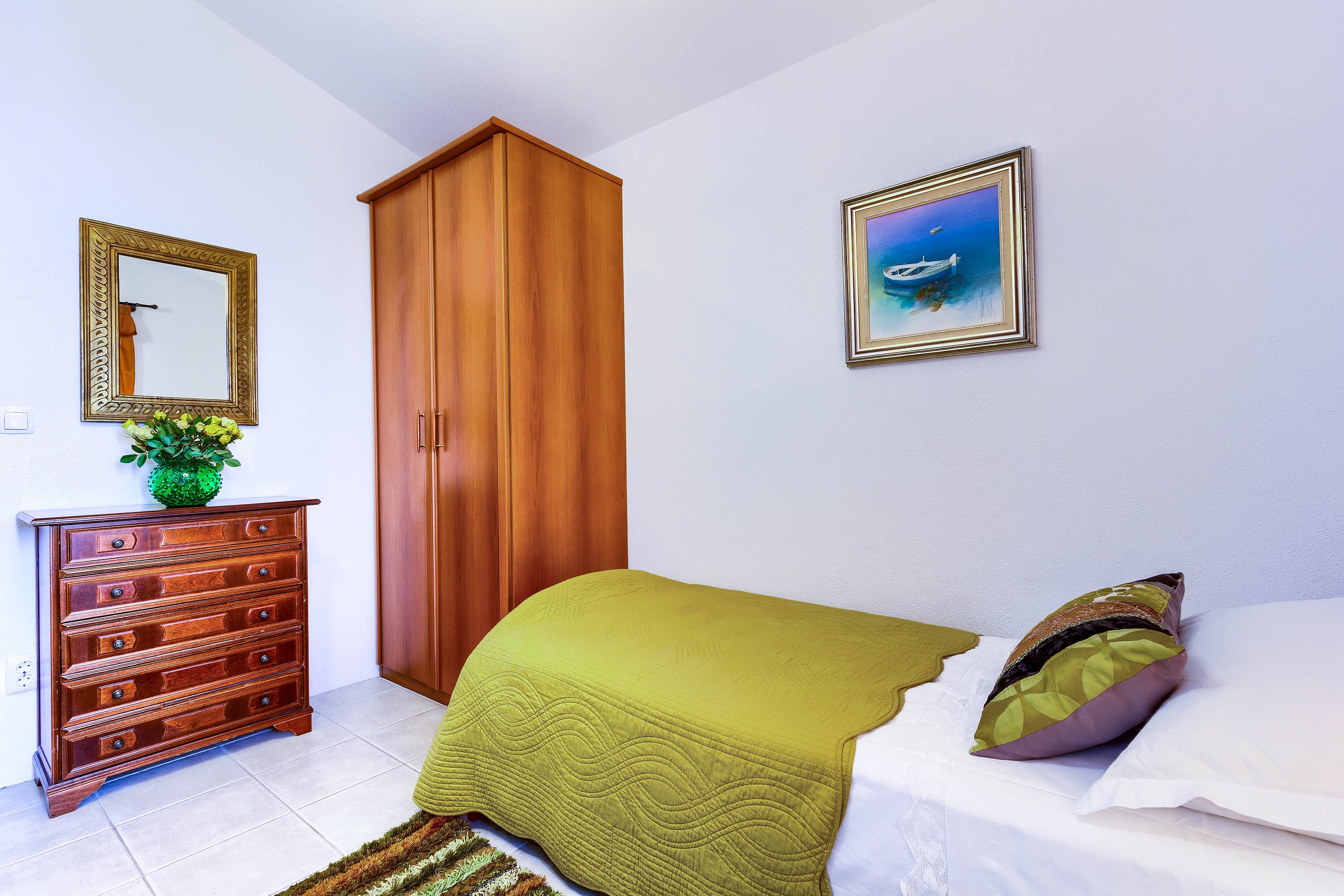 Dvosobni apartman uz plažu Rogoznica  A-b