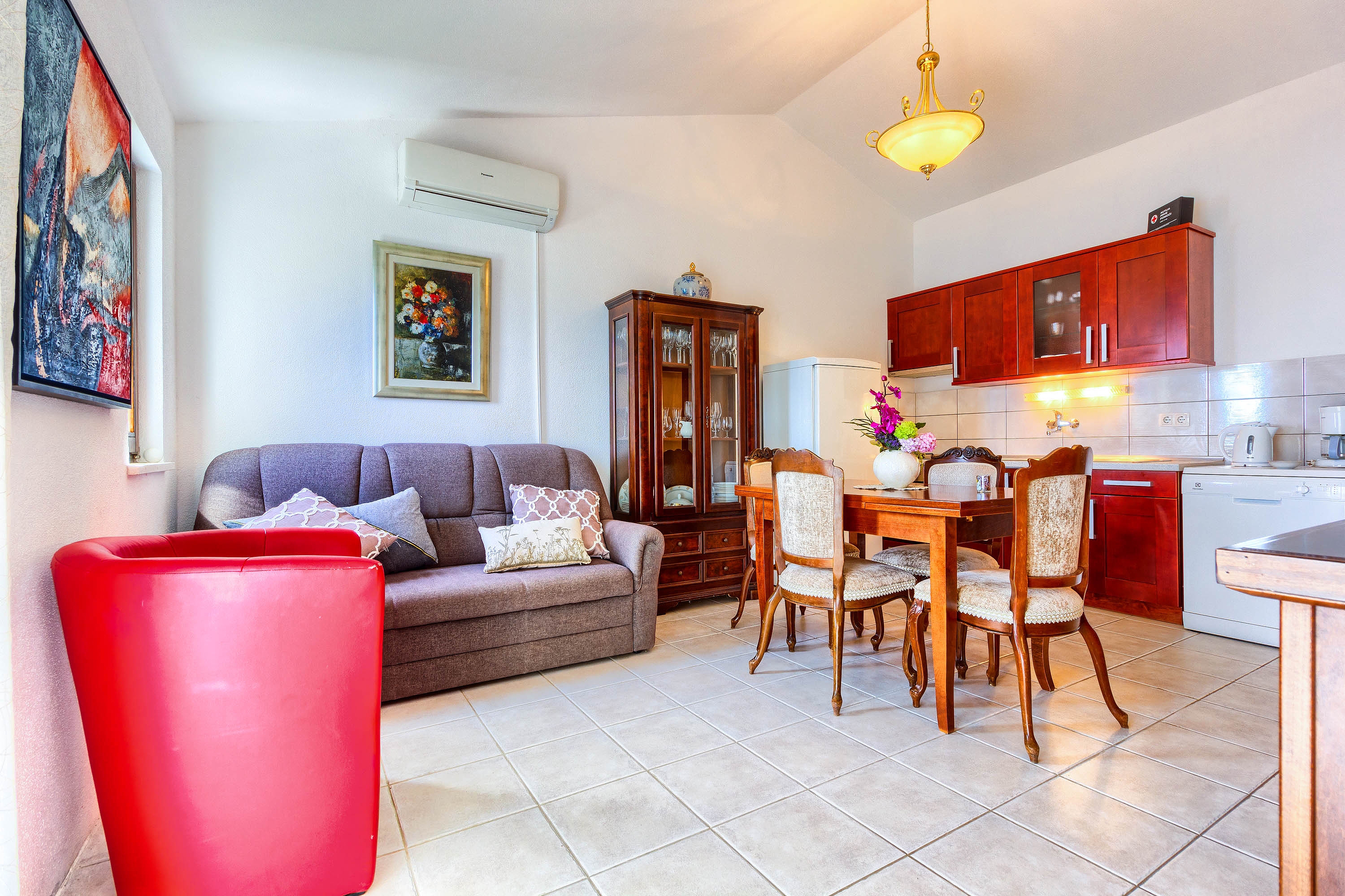 Dvosobni apartman uz plažu Rogoznica  A-b