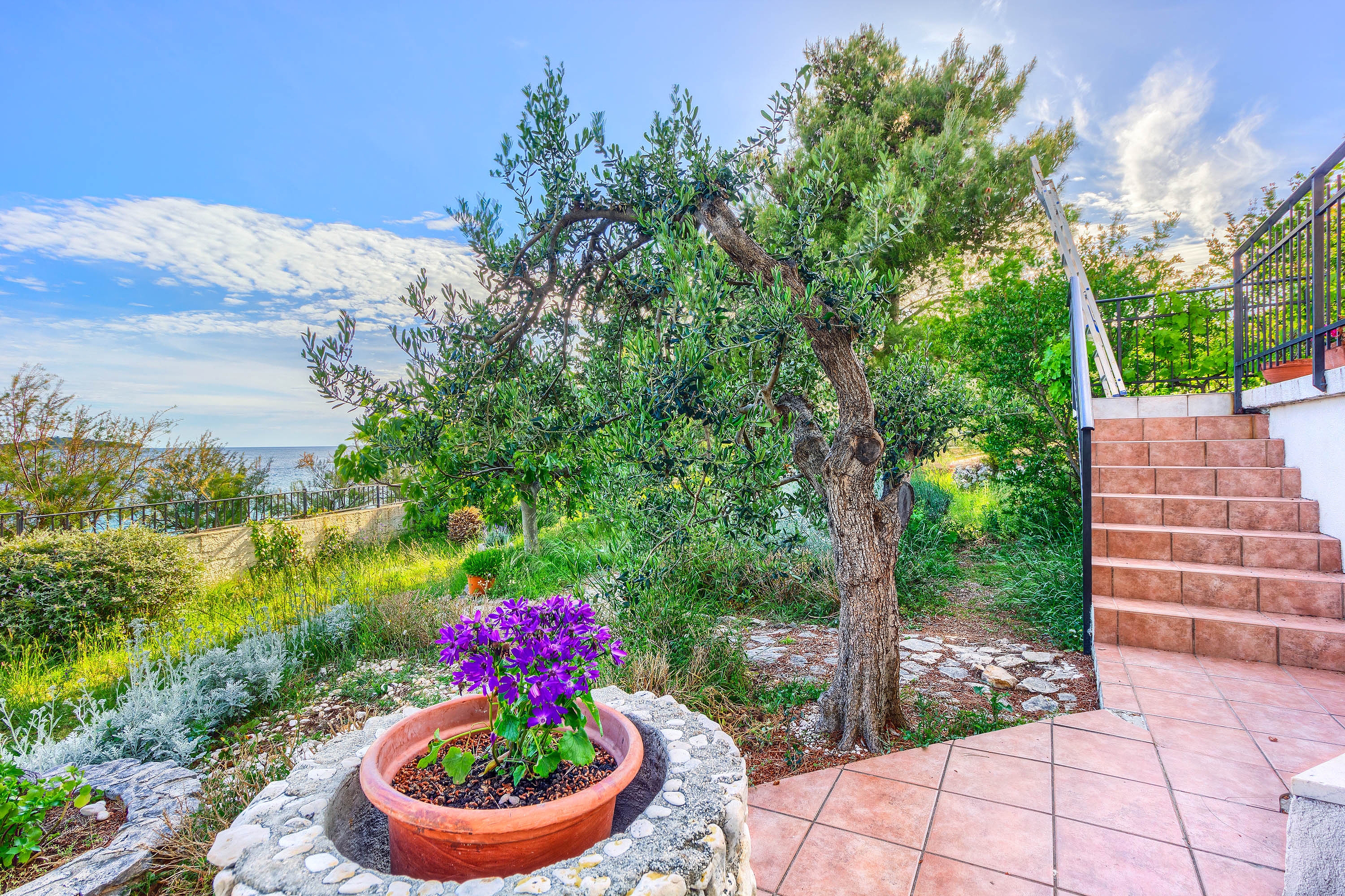 Dvosobni apartman uz plažu Rogoznica  A-a