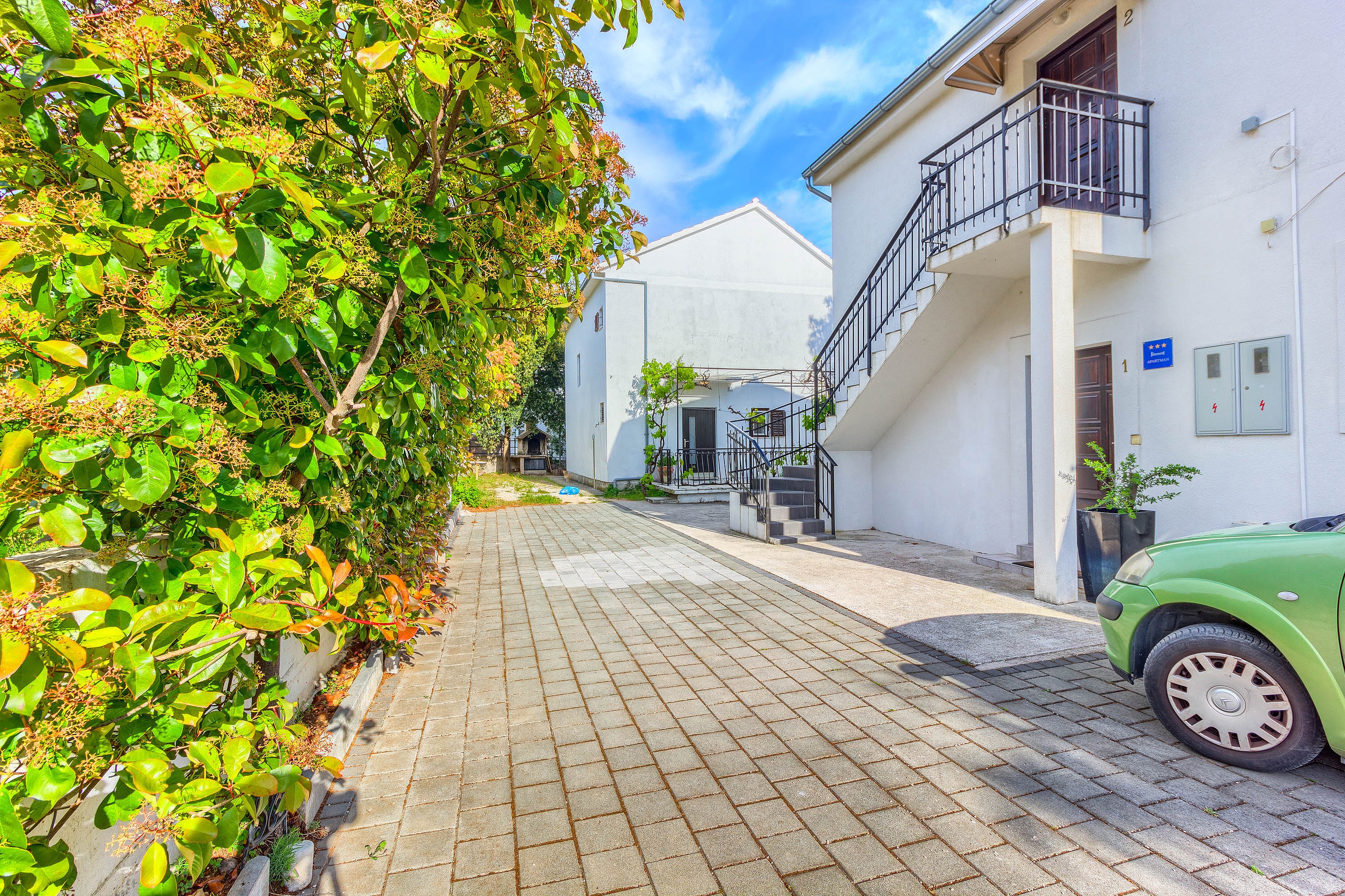 Dvosobni apartman uz plažu Rogoznica  A-a