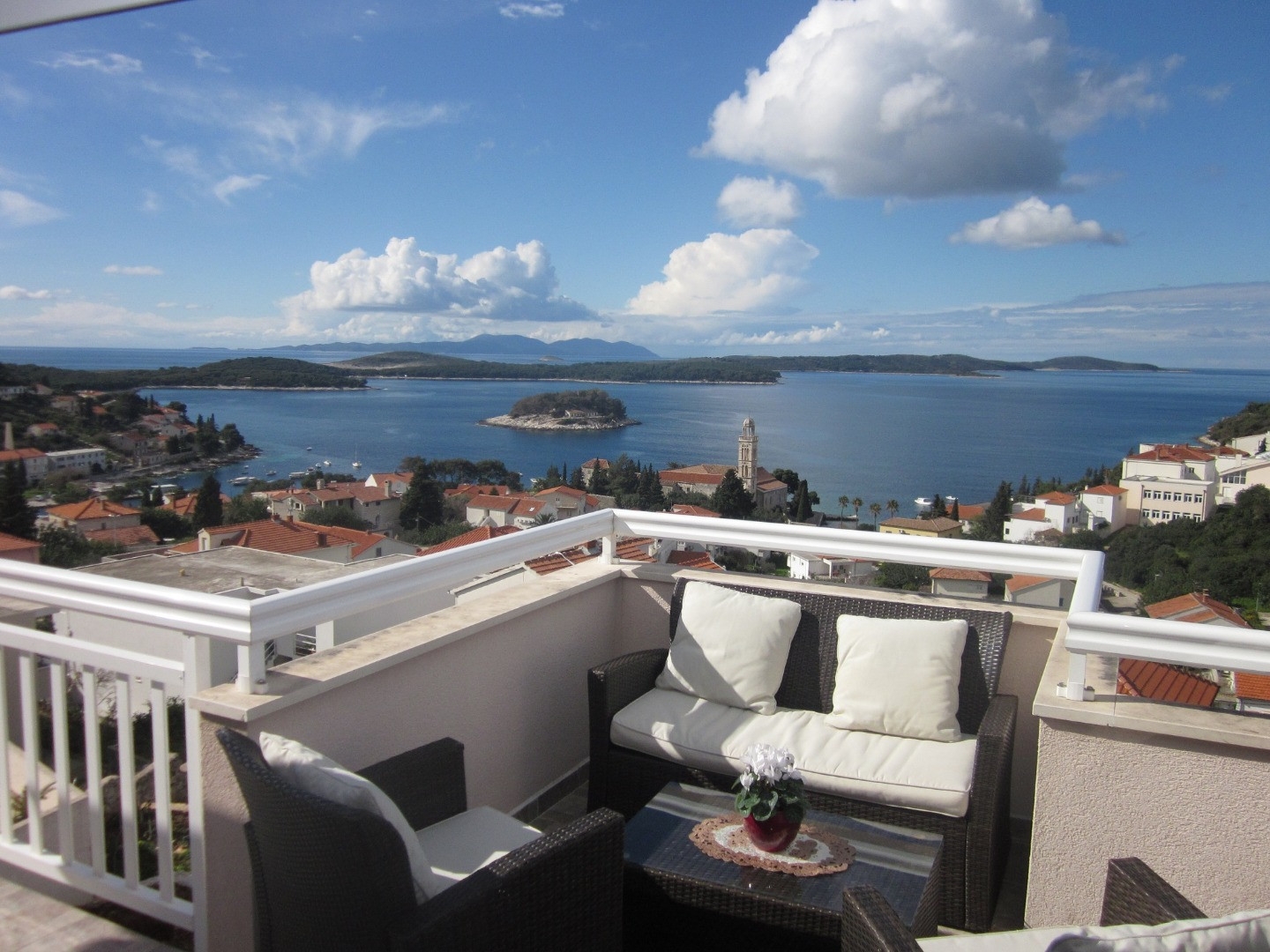 Soba s terasom i pogledom na more Hvar  S-a