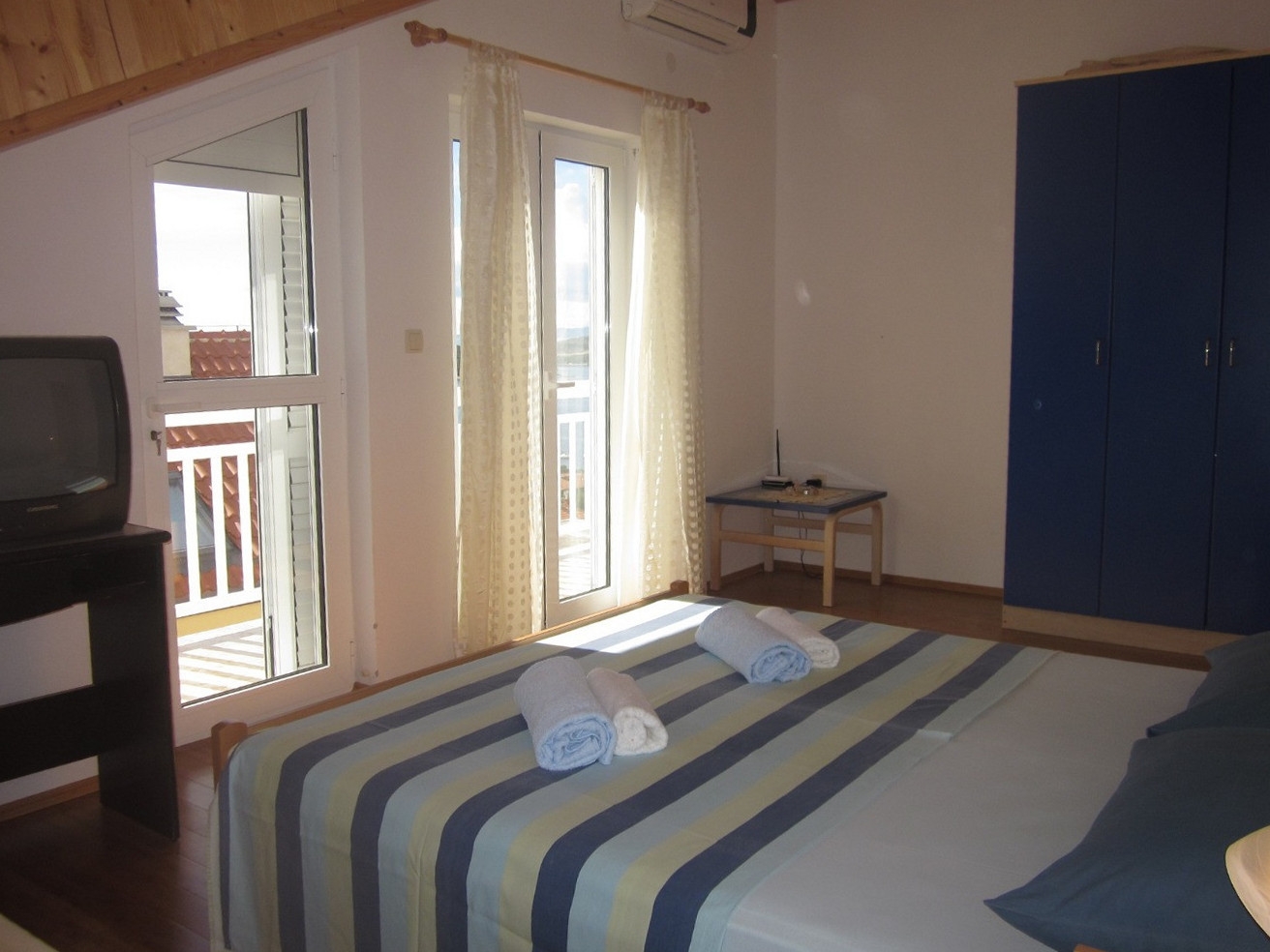 One bedroom apartment with terrace and sea view Hvar (A-20114-d) One bedroom apartment with terrace and sea view Hvar (A-20114-d)