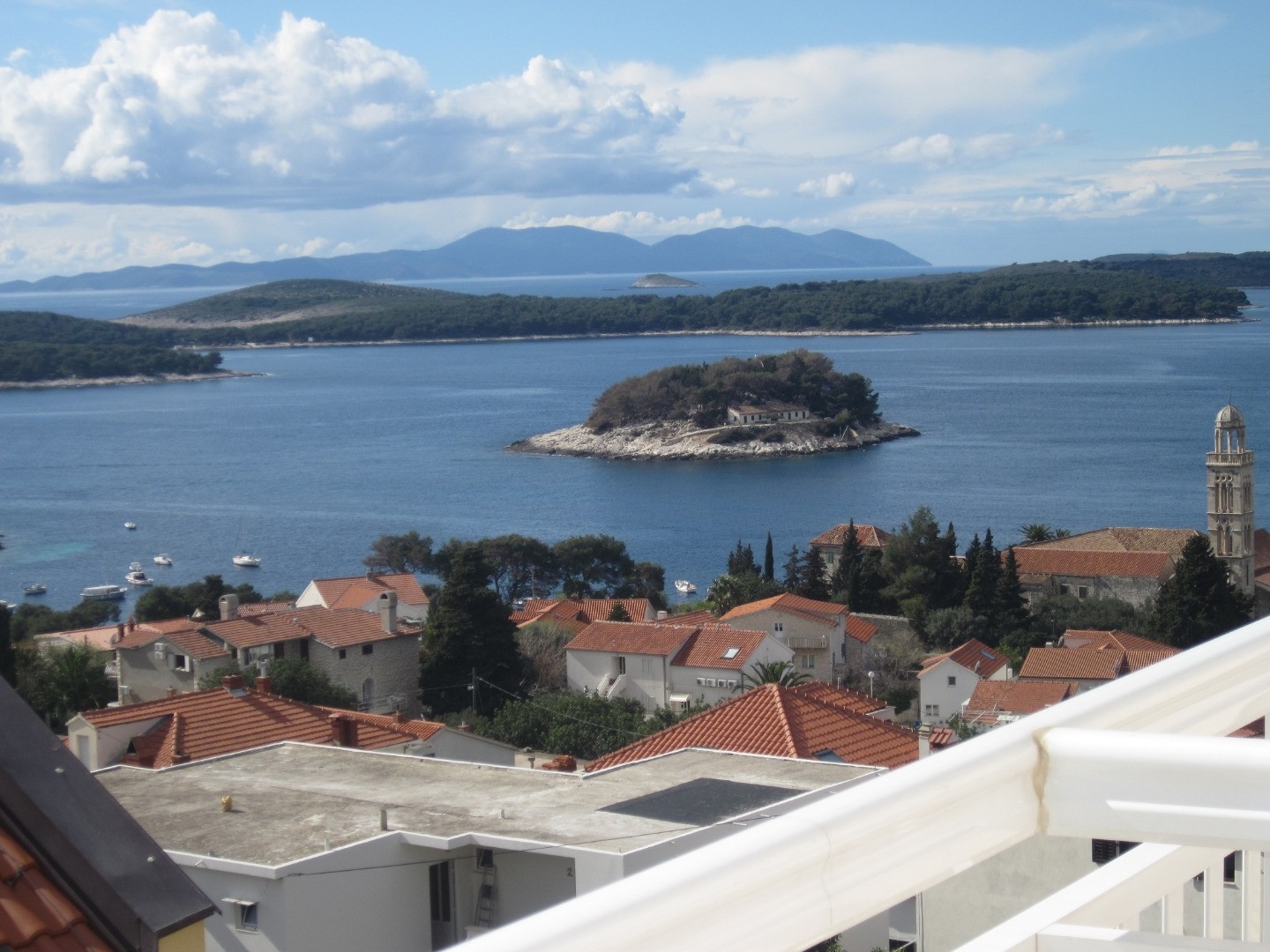 One bedroom apartment with terrace and sea view Hvar  A-d