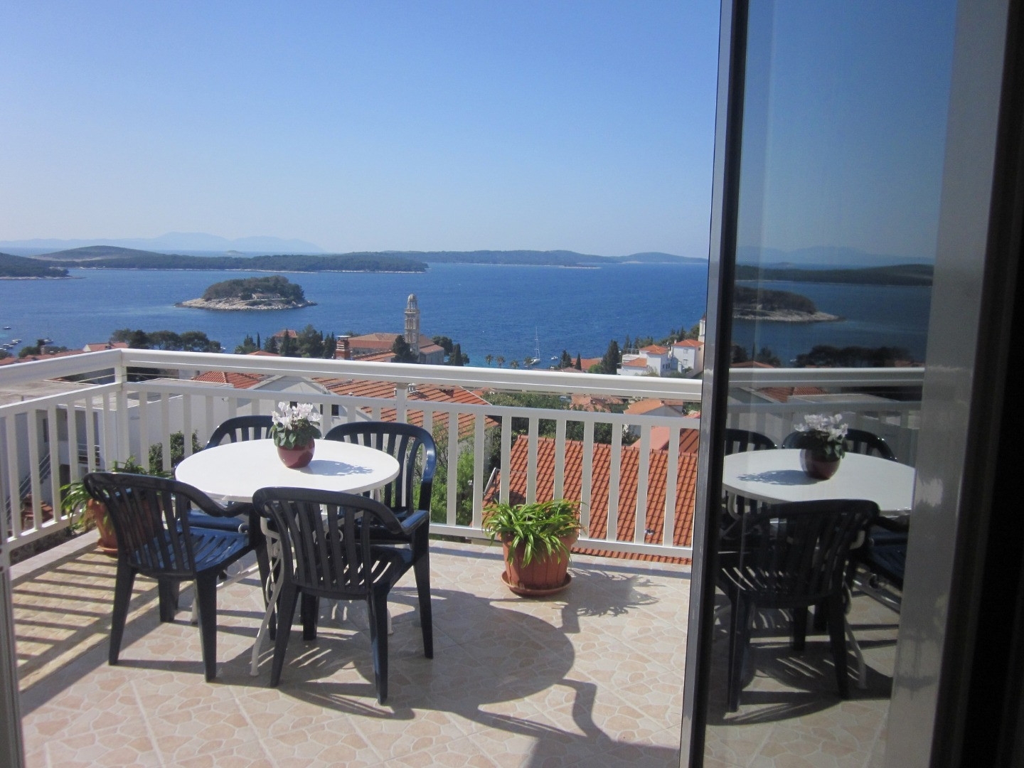 Room with terrace and sea view Hvar (S-20114-a)