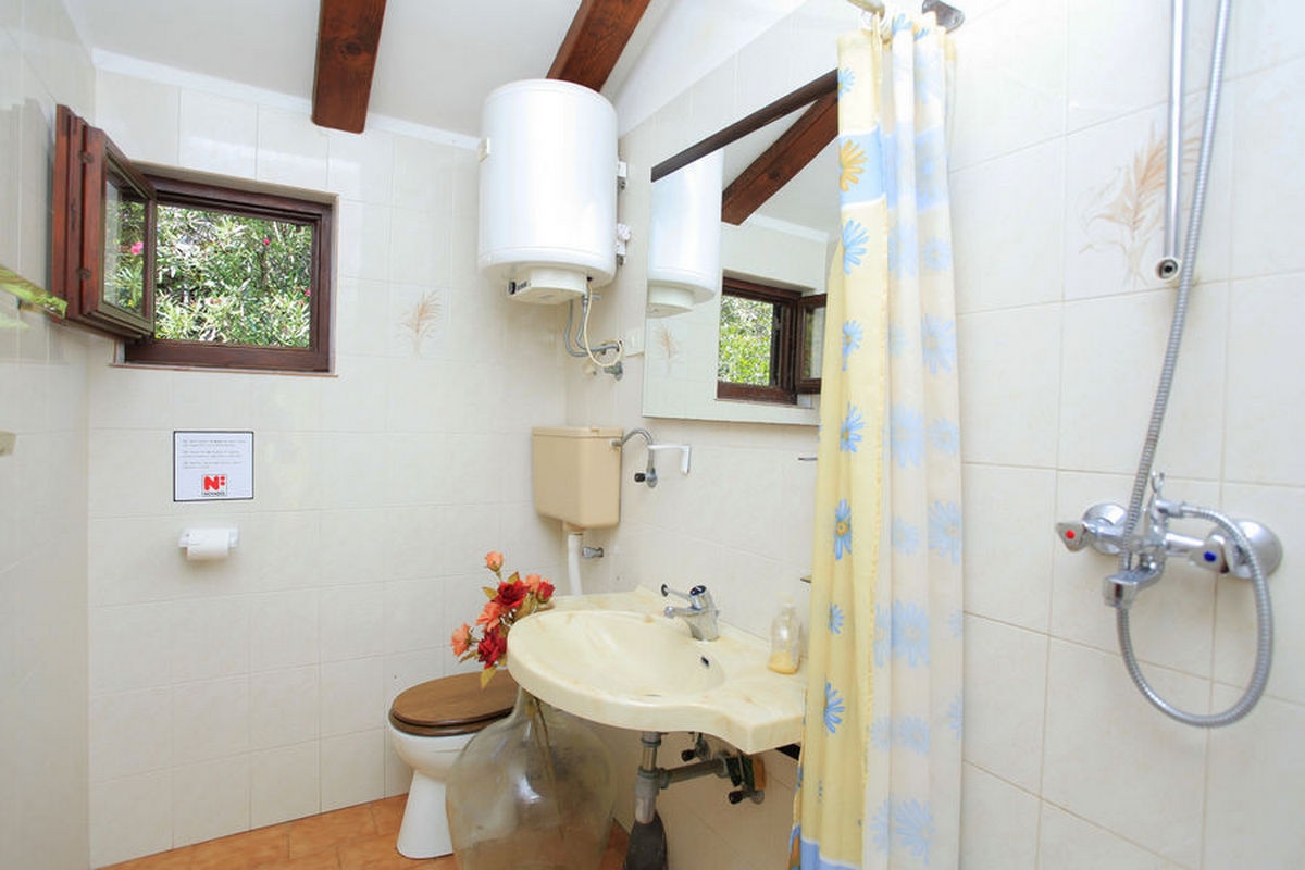 Comfortable and spacious house with terrace and sea view Cove Mikulina Luka, Korčula  K