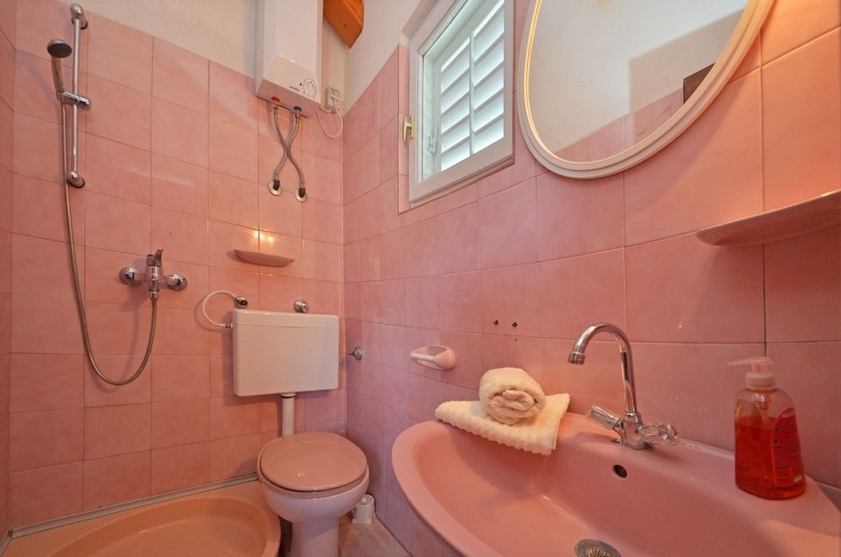 Comfortable and spacious house with terrace and sea view Cove Mikulina Luka, Korčula  K