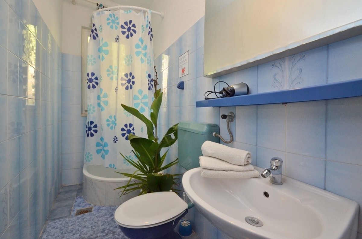 Comfortable and spacious house with terrace and sea view Cove Mikulina Luka, Korčula  K